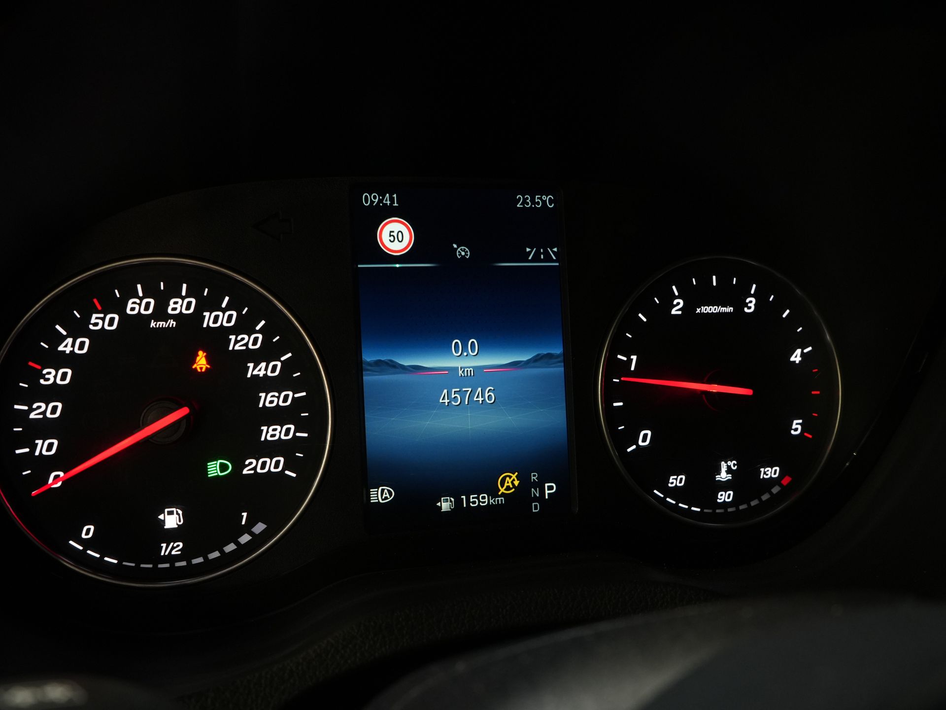 Mercedes-Benz Sprinter Bestelbus 317 CDI Aut. L2H2 3.5t Trekverm./ LED/ Gev.Stoel/ Carplay/ Inrichting/ Navi/ Cruise/ Camera/ Sidesteps/ 18”LMV 22