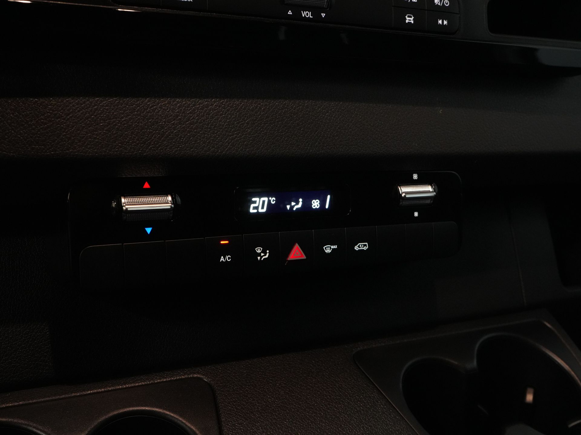 Mercedes-Benz Sprinter Bestelbus 317 CDI Aut. L2H2 3.5t Trekverm./ LED/ Gev.Stoel/ Carplay/ Inrichting/ Navi/ Cruise/ Camera/ Sidesteps/ 18”LMV 23