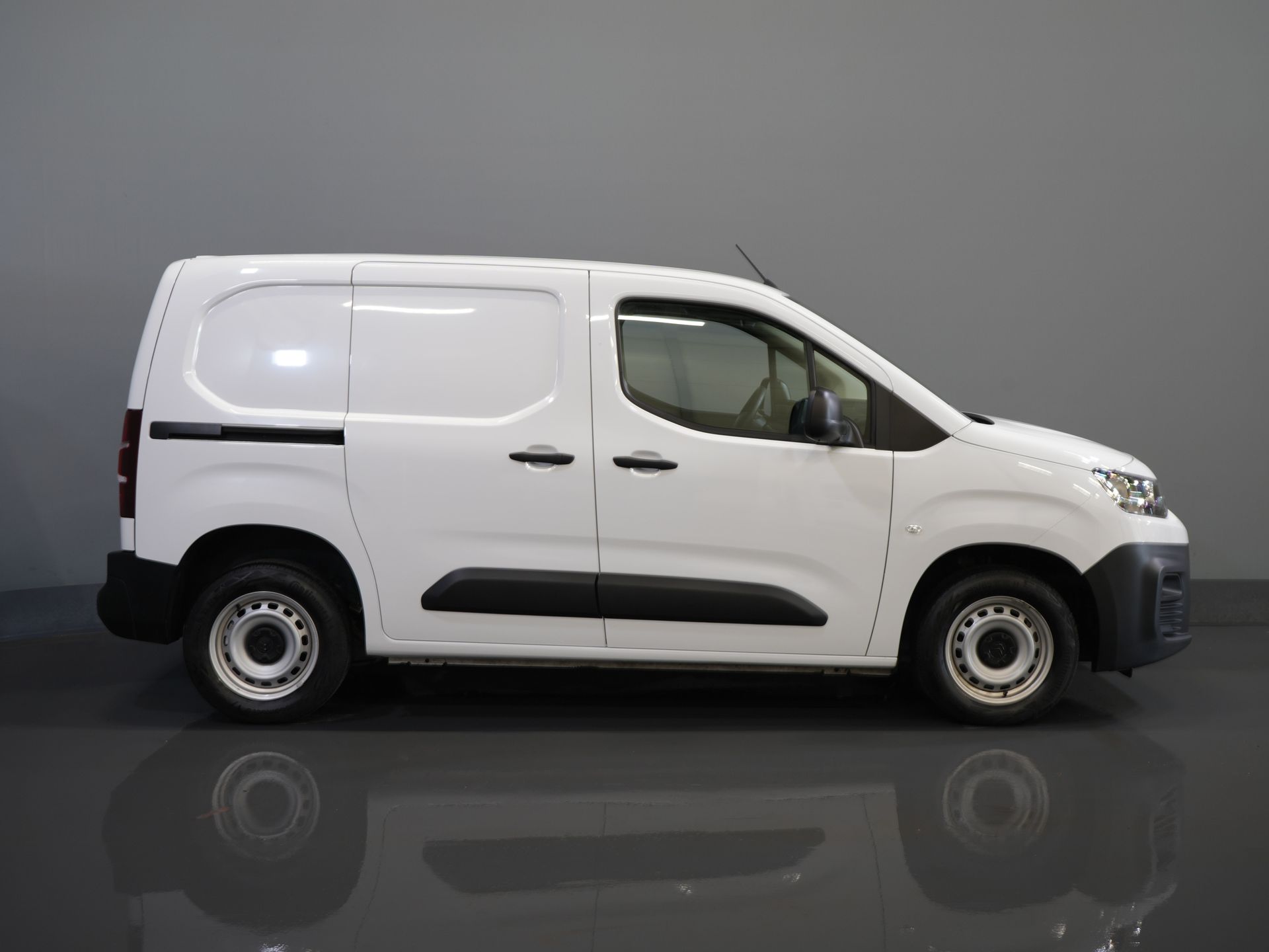 Peugeot Partner Bestelbus (Citroen Berlingo) 1.2 PureTech 110 pk BENZINE Airco/ Cruise/ DAB 10