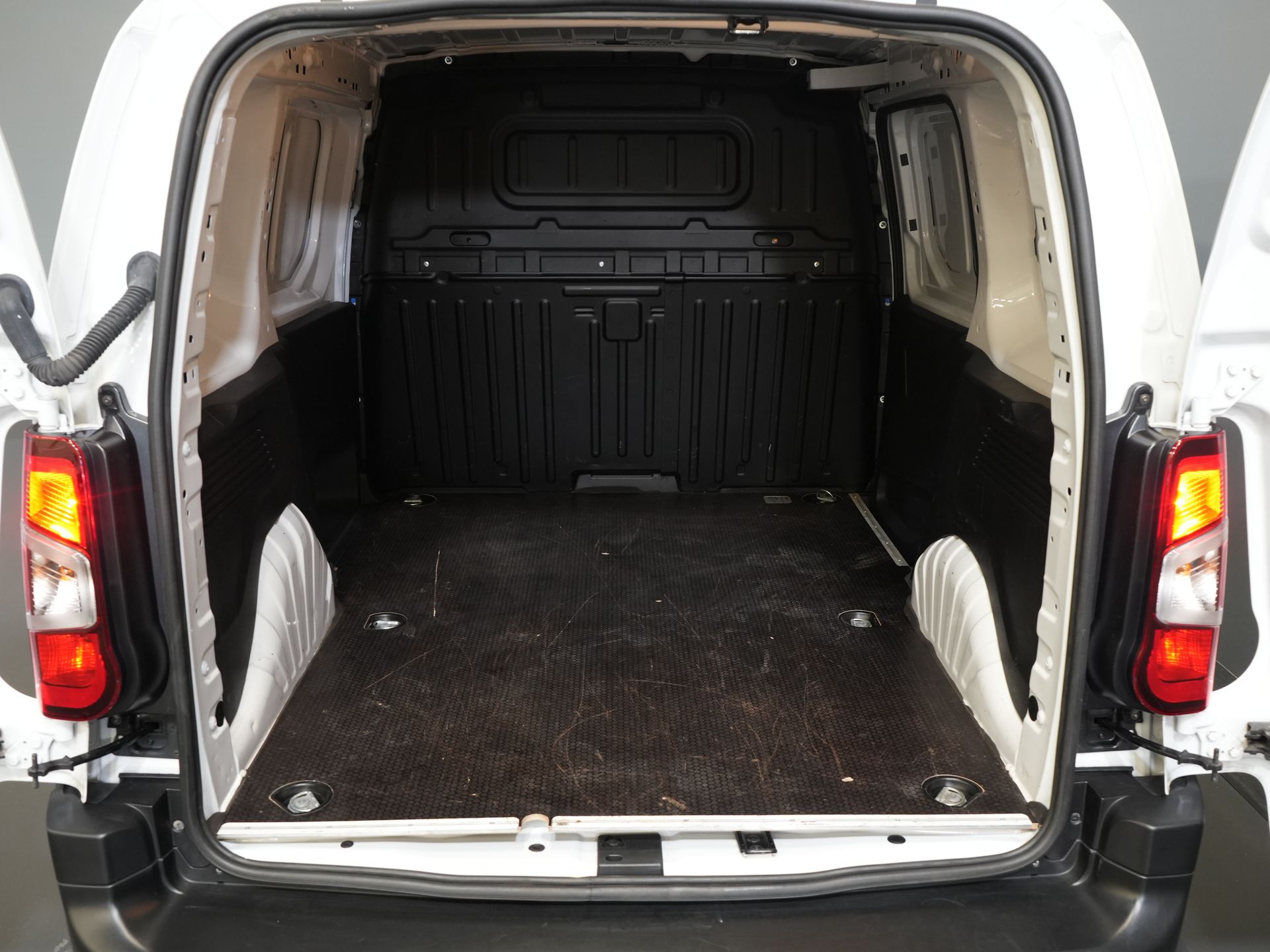Peugeot Partner Bestelbus (Citroen Berlingo) 1.2 PureTech 110 pk BENZINE Airco/ Cruise/ DAB 14