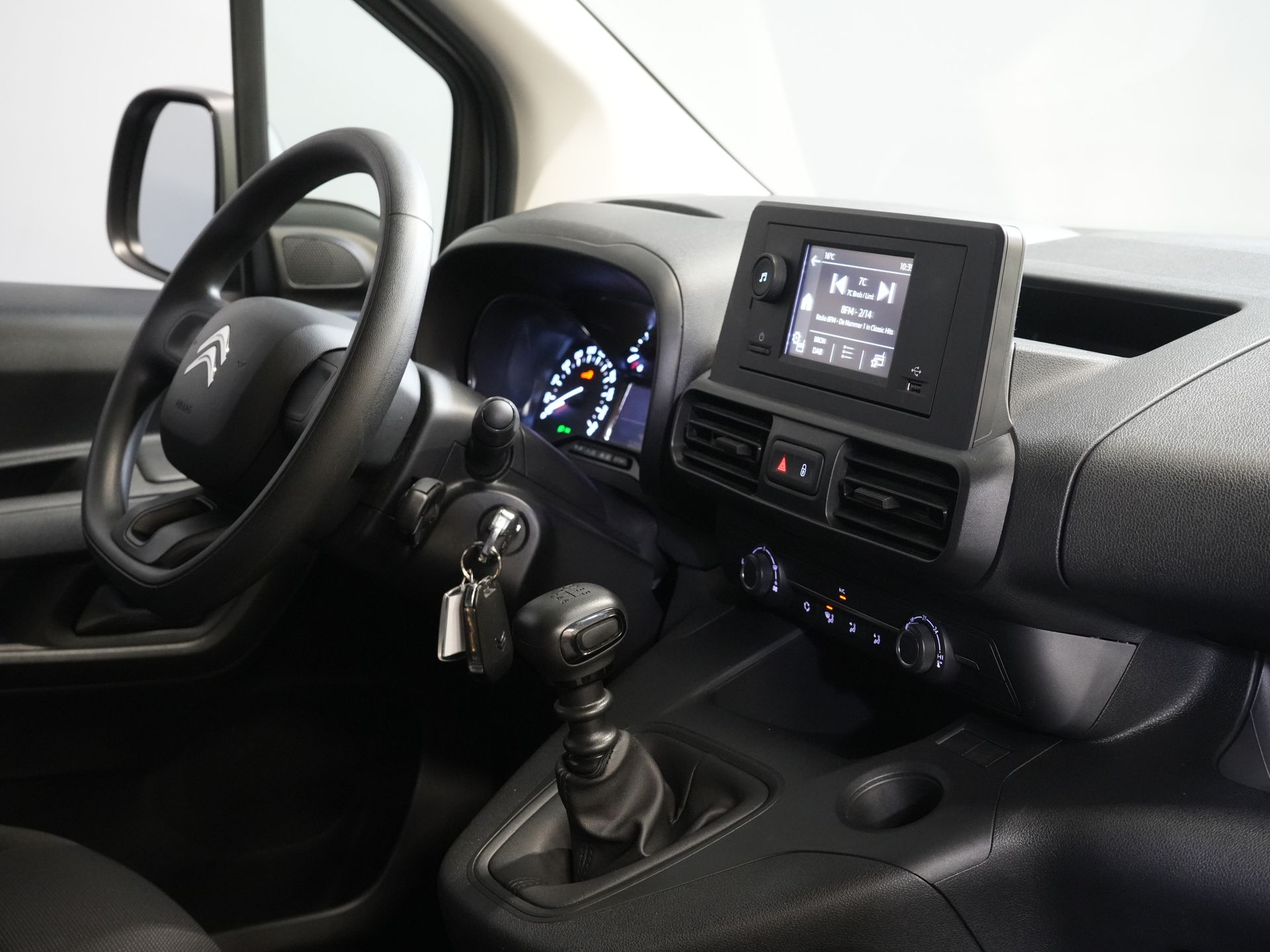 Peugeot Partner Bestelbus (Citroen Berlingo) 1.2 PureTech 110 pk BENZINE Airco/ Cruise/ DAB 2