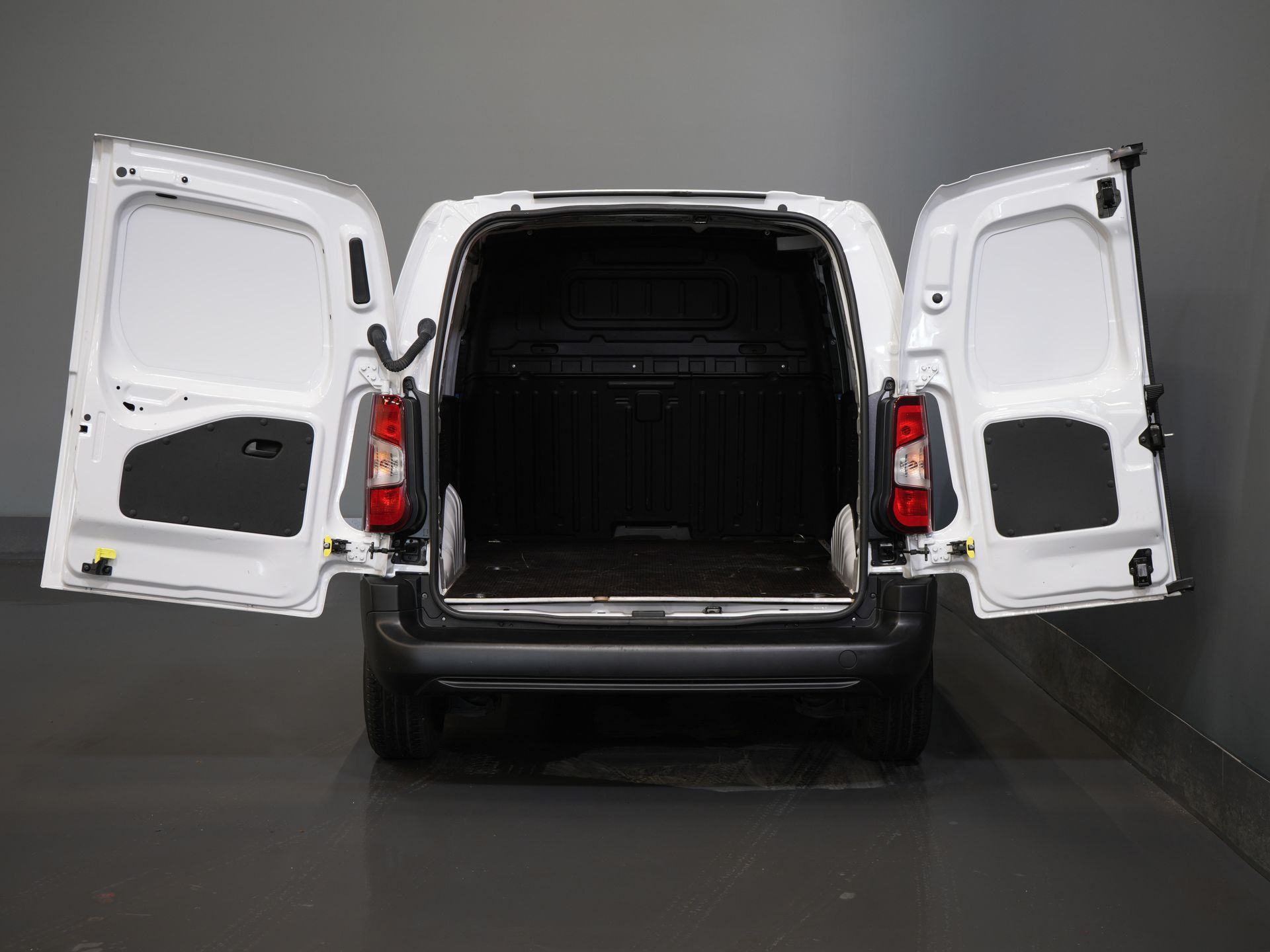 Peugeot Partner Bestelbus (Citroen Berlingo) 1.2 PureTech 110 pk BENZINE Airco/ Cruise/ DAB 4