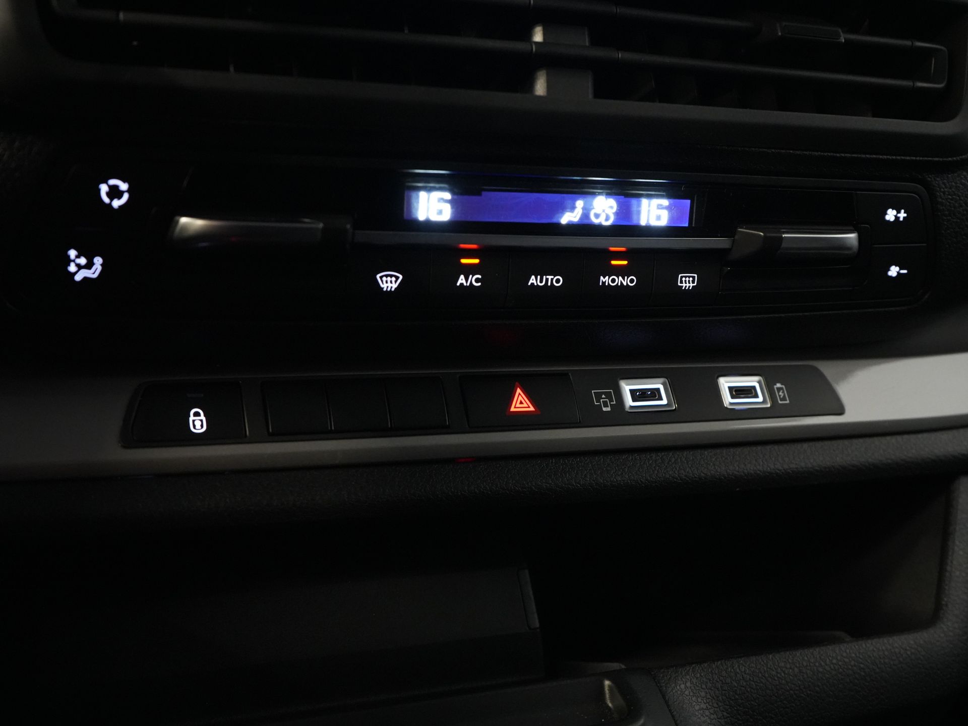 Opel Vivaro Bestelbus 2.0 180 pk Aut. DC Dubbel Cabine 2xSchuifdeur/ 2.5t.Trekverm./ Afn.Trekhaak/ Climate/ Carplay/ Stoelverw./ Stuurverw./ Navi/ Cam 22