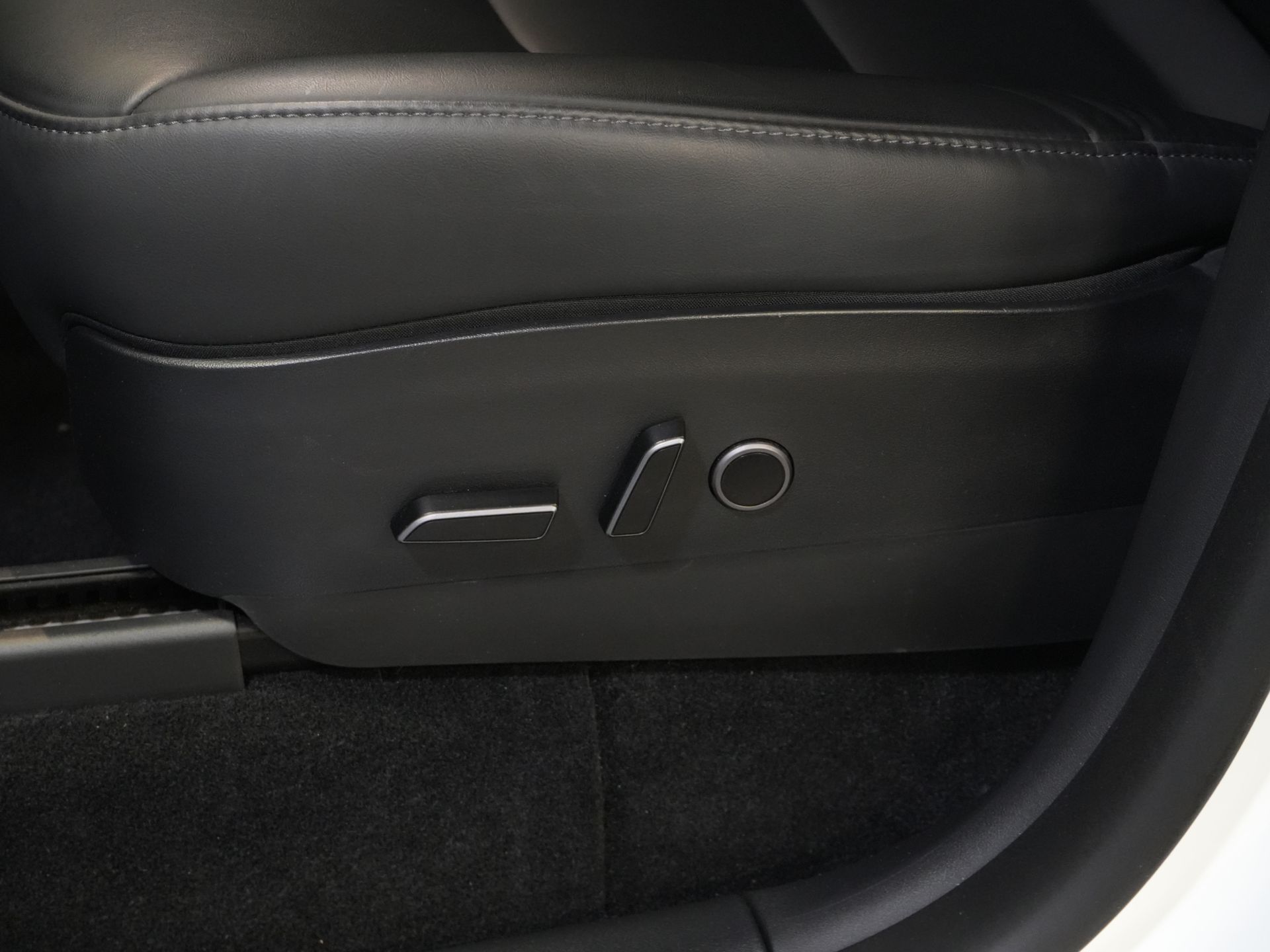 Tesla Model Y SUV Long Range AWD 75 kWh 540 km WLTP MARGE SOH 92%/ Pano/ Warmtepomp/ Adapt.Cruise/ Memory/ Elek.klep/ Stoelverw./ Navi/ 360 camera 31