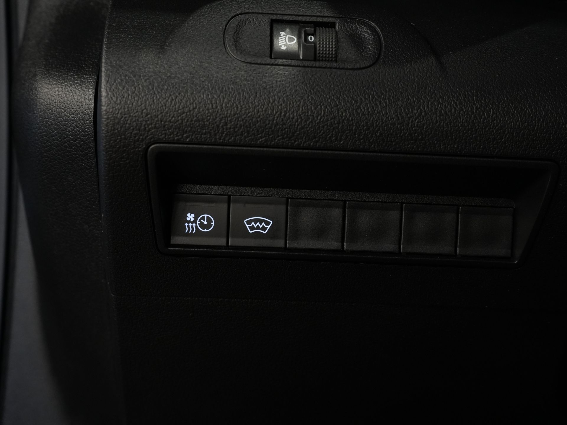 Citroën Berlingo Bestelbus 1.5 HDi 130 pk Aut. L2 3 Pers./ Carplay/ Climate/ Camera/ Standkachel/ Stoelverw/ Trekhaak/ LMV/ Dealer O.H. 17