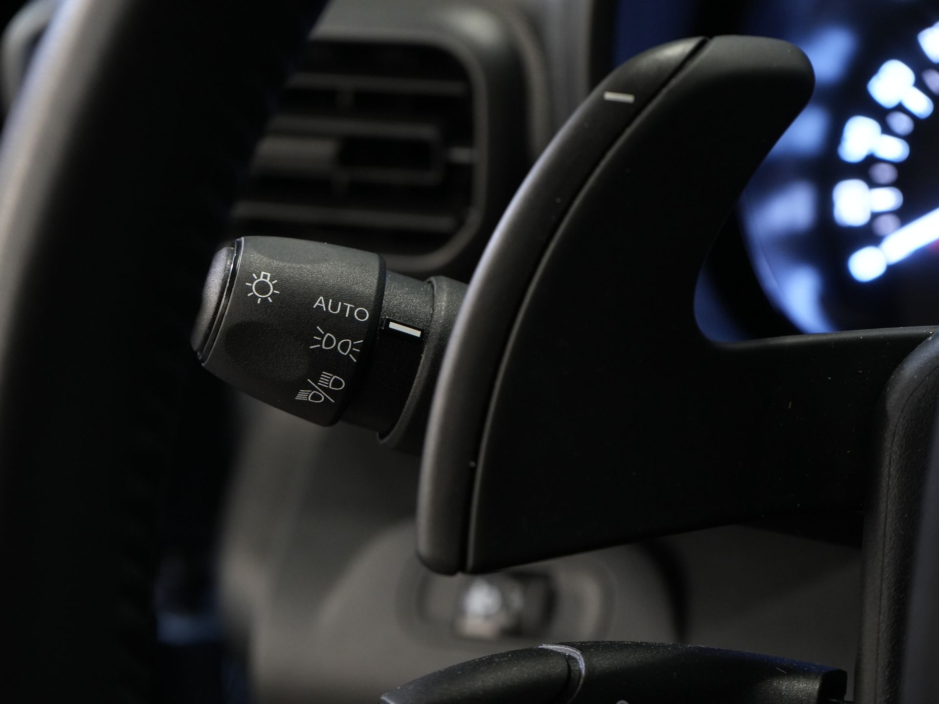 Citroën Berlingo Bestelbus 1.5 HDi 130 pk Aut. L2 3 Pers./ Carplay/ Climate/ Camera/ Standkachel/ Stoelverw/ Trekhaak/ LMV/ Dealer O.H. 18