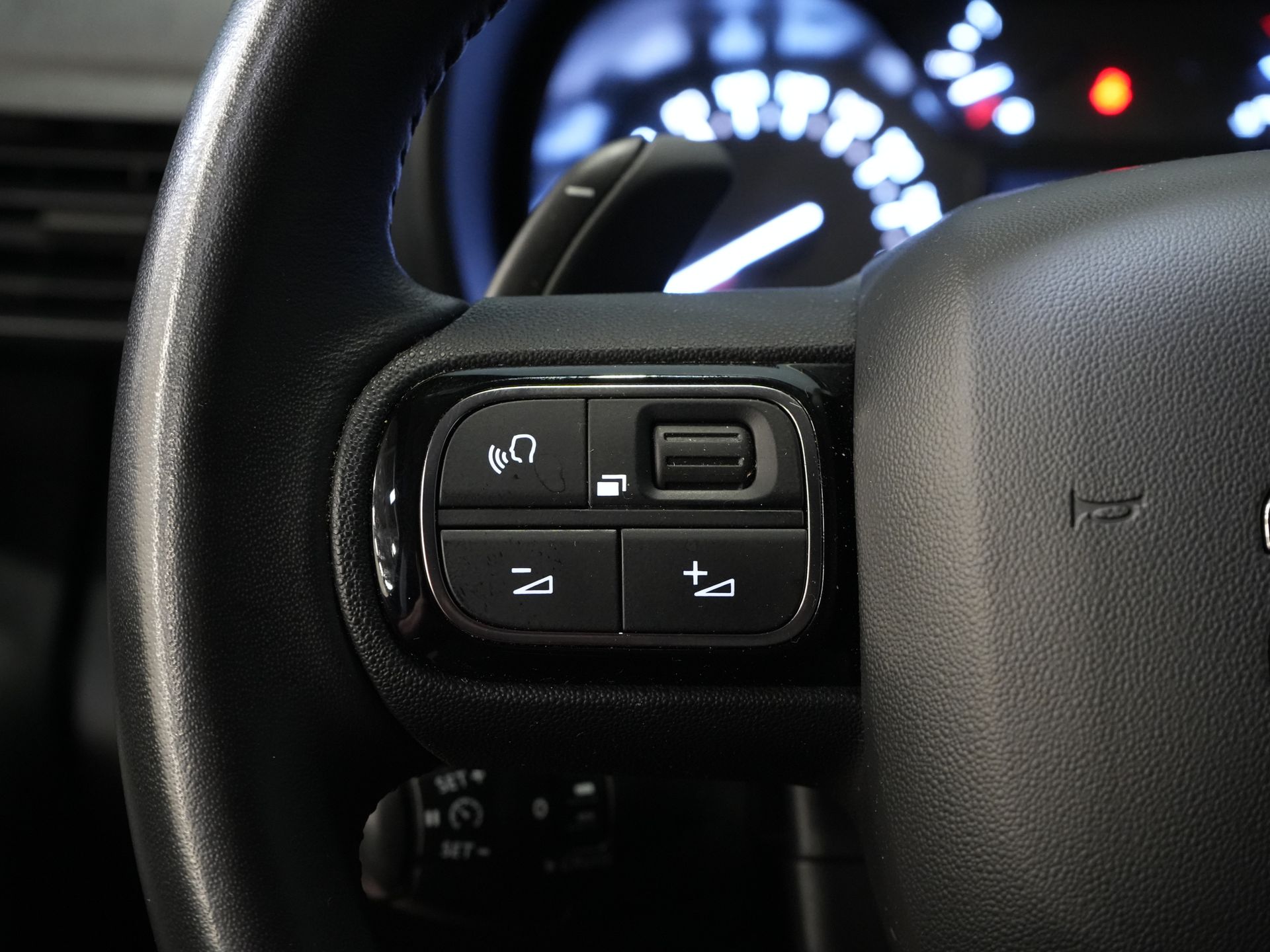 Citroën Berlingo Bestelbus 1.5 HDi 130 pk Aut. L2 3 Pers./ Carplay/ Climate/ Camera/ Standkachel/ Stoelverw/ Trekhaak/ LMV/ Dealer O.H. 20