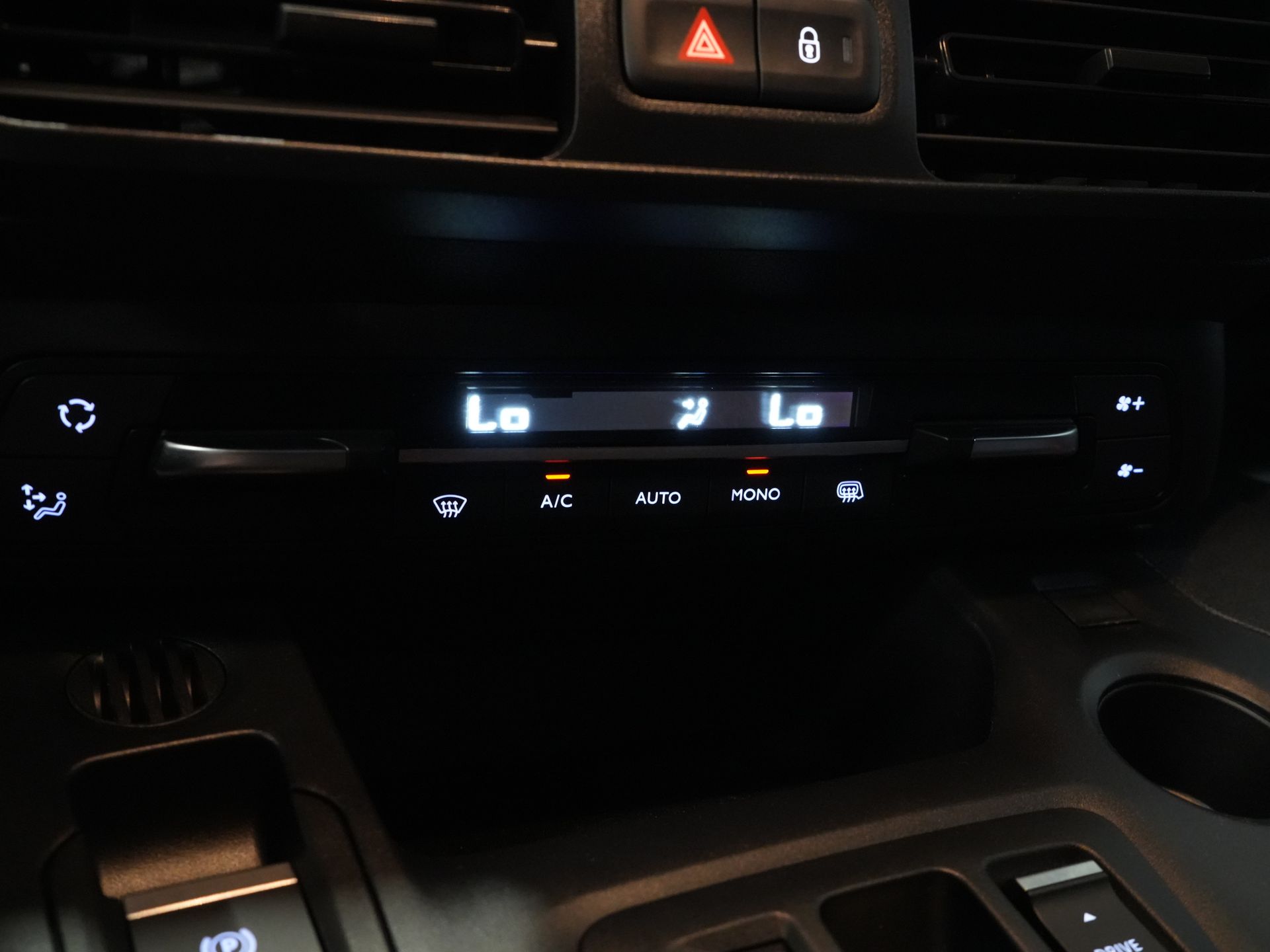 Citroën Berlingo Bestelbus 1.5 HDi 130 pk Aut. L2 3 Pers./ Carplay/ Climate/ Camera/ Standkachel/ Stoelverw/ Trekhaak/ LMV/ Dealer O.H. 23