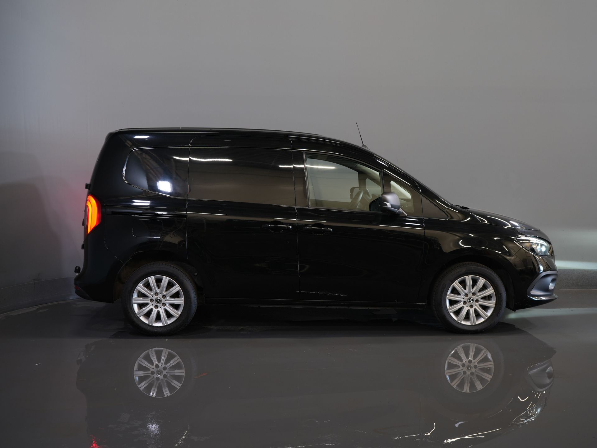 Mercedes-Benz Citan Bestelbus 112 CDI Aut. LED/ Stoelverw./ Keyless/ Carplay/ Navi/ Climate/ Camera/ LMV/ Trekhaak 10