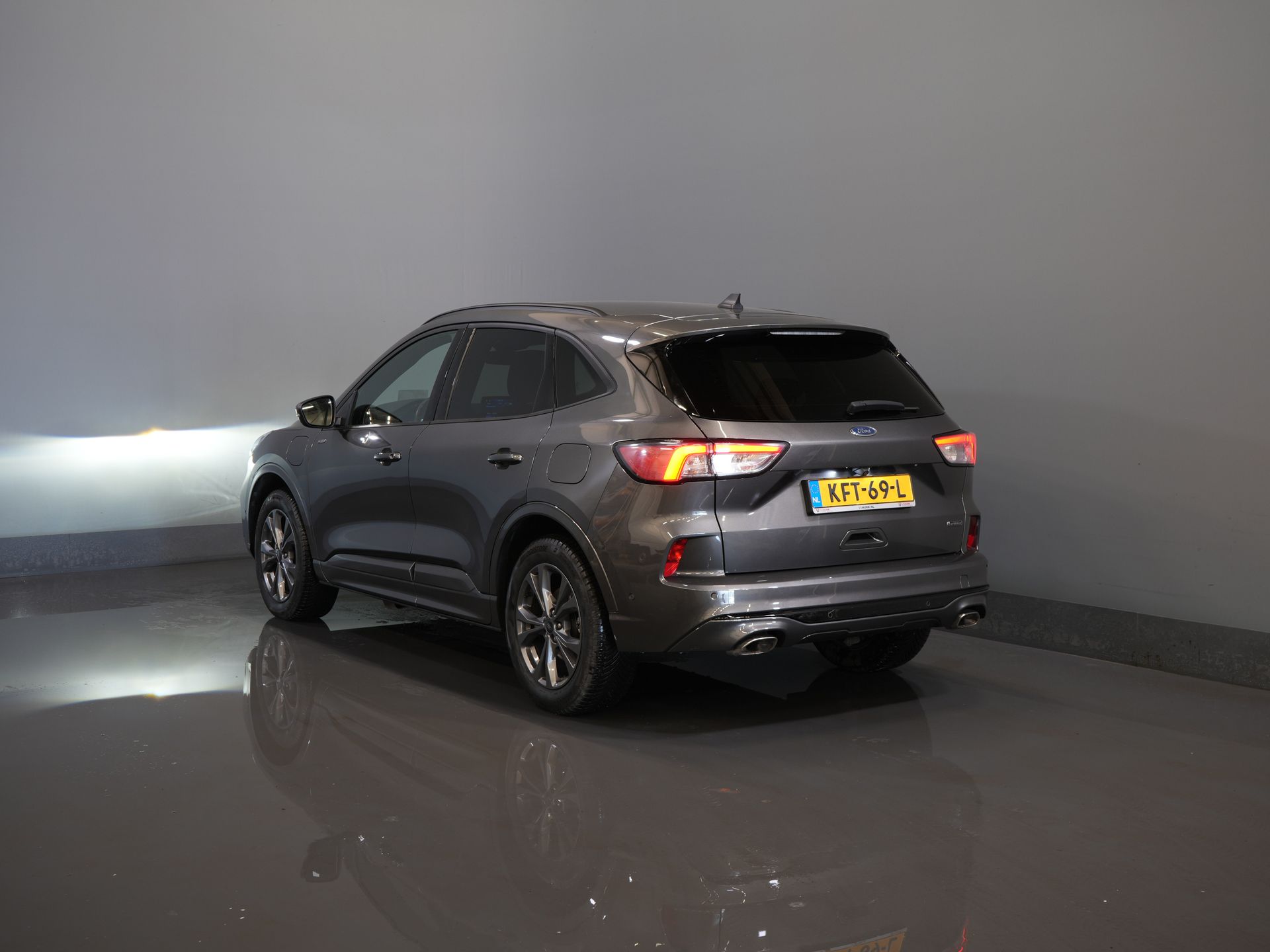 Ford Kuga SUV 2.5 PHEV 225 pk ST-Line LED/ Head-Up/ Adapt.cruise/ Keyless/ Elek.klep/ Stoelverw/ Stuurverw./ Carplay/ Navi/ Climate/ PDC 1