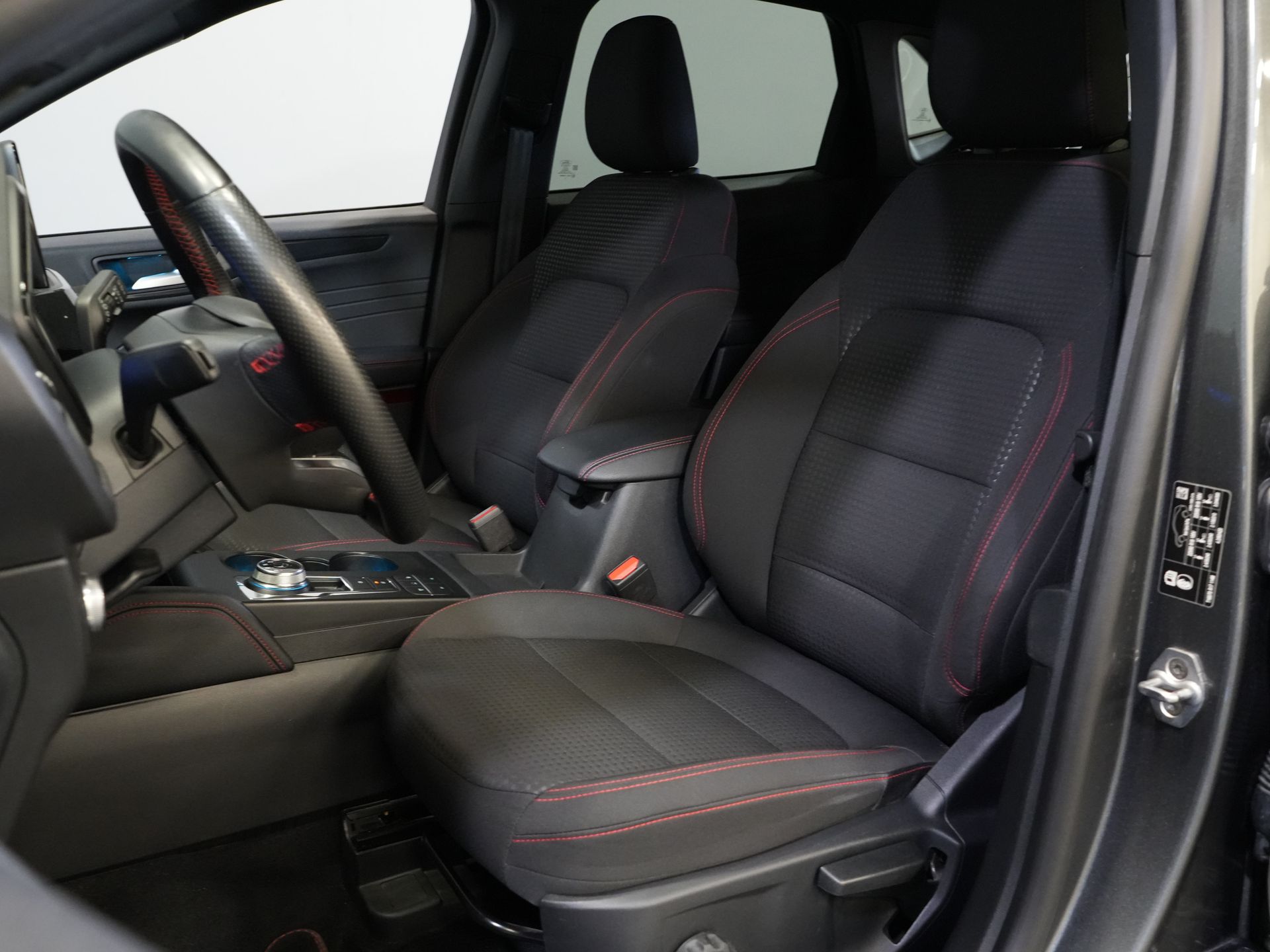 Ford Kuga SUV 2.5 PHEV 225 pk ST-Line LED/ Head-Up/ Adapt.cruise/ Keyless/ Elek.klep/ Stoelverw/ Stuurverw./ Carplay/ Navi/ Climate/ PDC 11