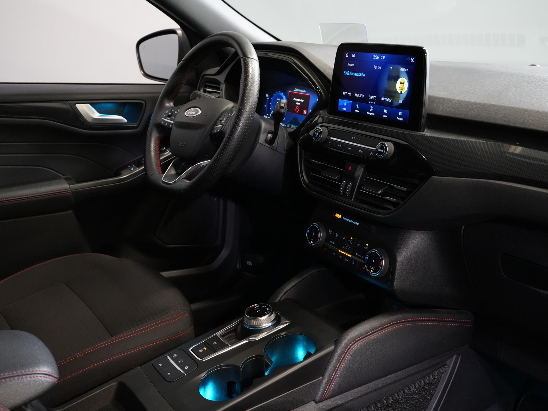 Ford Kuga SUV 2.5 PHEV 225 pk ST-Line LED/ Head-Up/ Adapt.cruise/ Keyless/ Elek.klep/ Stoelverw/ Stuurverw./ Carplay/ Navi/ Climate/ PDC 2