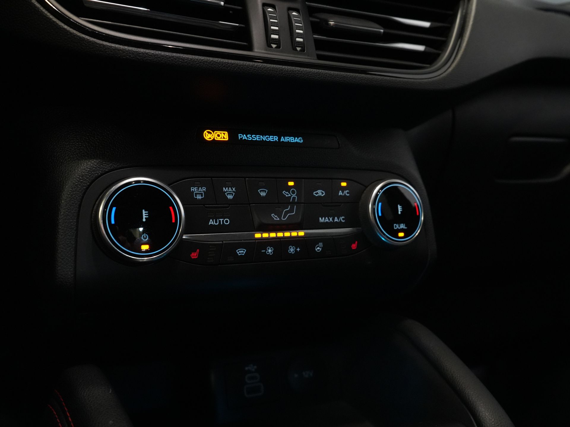 Ford Kuga SUV 2.5 PHEV 225 pk ST-Line LED/ Head-Up/ Adapt.cruise/ Keyless/ Elek.klep/ Stoelverw/ Stuurverw./ Carplay/ Navi/ Climate/ PDC 24