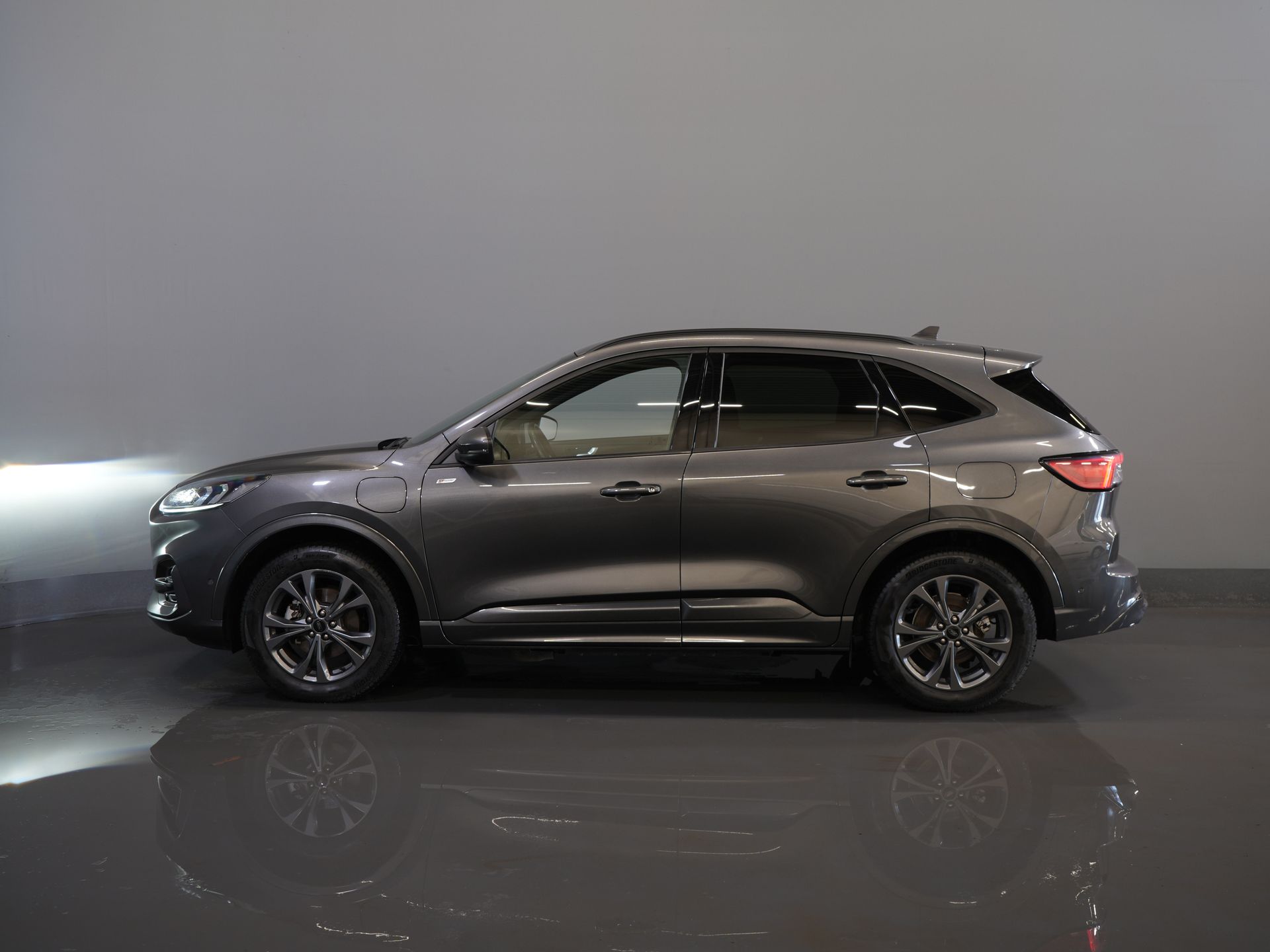 Ford Kuga SUV 2.5 PHEV 225 pk ST-Line LED/ Head-Up/ Adapt.cruise/ Keyless/ Elek.klep/ Stoelverw/ Stuurverw./ Carplay/ Navi/ Climate/ PDC 9