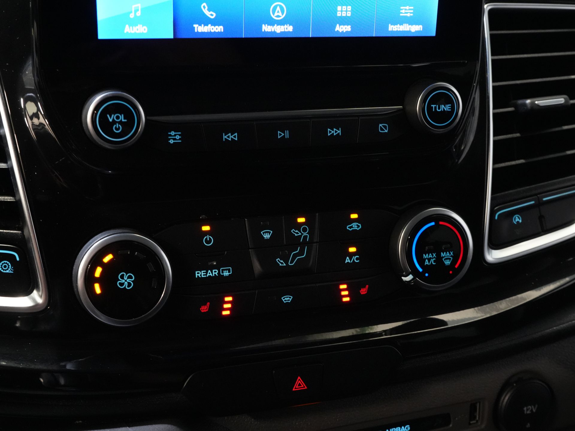 Ford Transit Custom Bestelbus 2.0 TDCI 170 pk Aut. L2 DC Dubbel Cabine 2xSchuifdeur/ Carplay/ Stoelverw./ Navi/ Airco/ Camera/ Cruise/ 16”LMV/ PDC/ Trekhaak 23