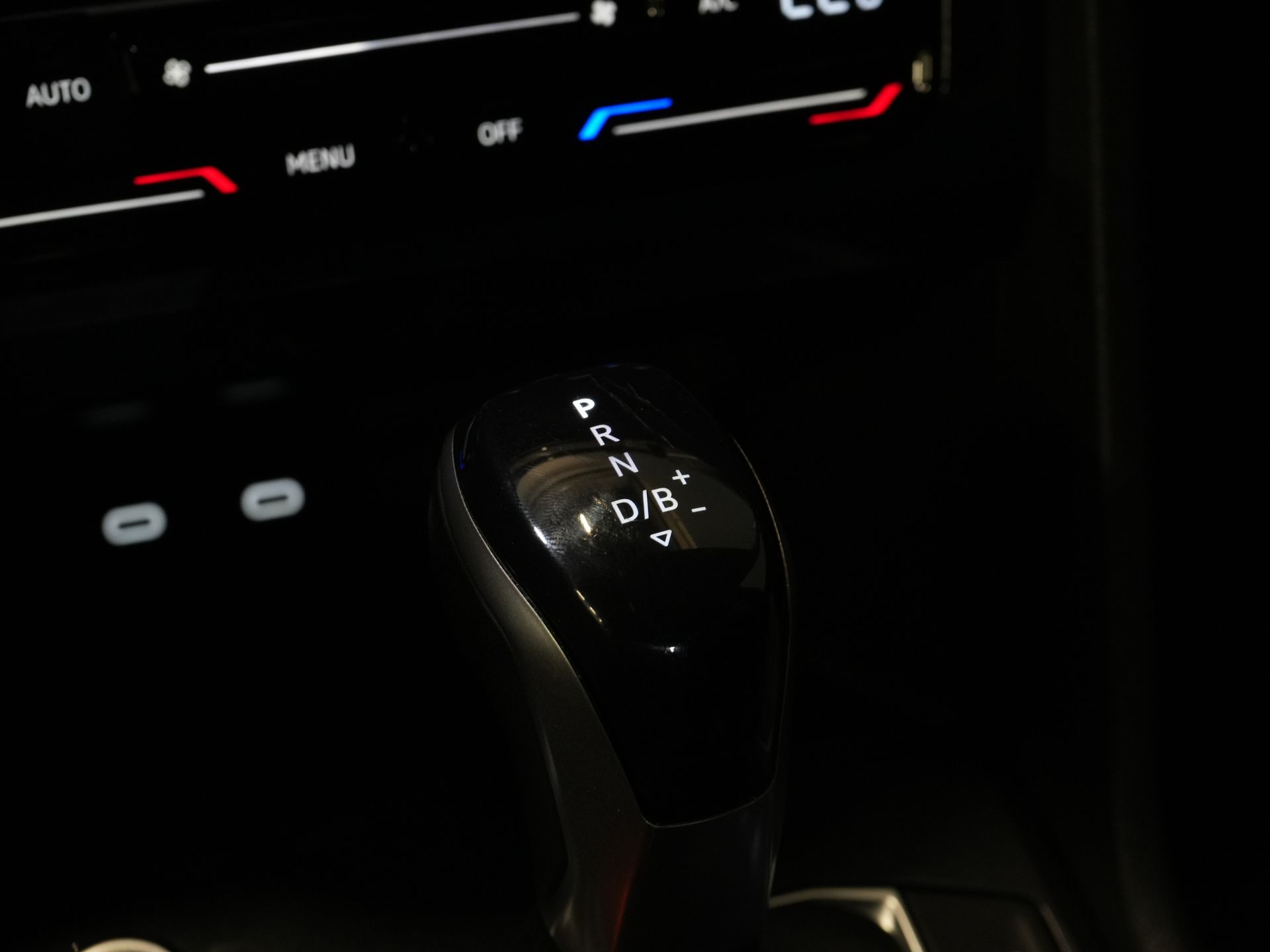 Volkswagen Tiguan SUV 1.4 TSI eHybrid R-Line (DEMO) Pano/ IQ-Light/ Head-Up/ Elek.Trekhaak/ Elek.Klep/ Adapt.Cruise/ Parelmoer/ Stoelverw./ Climate/ C 27