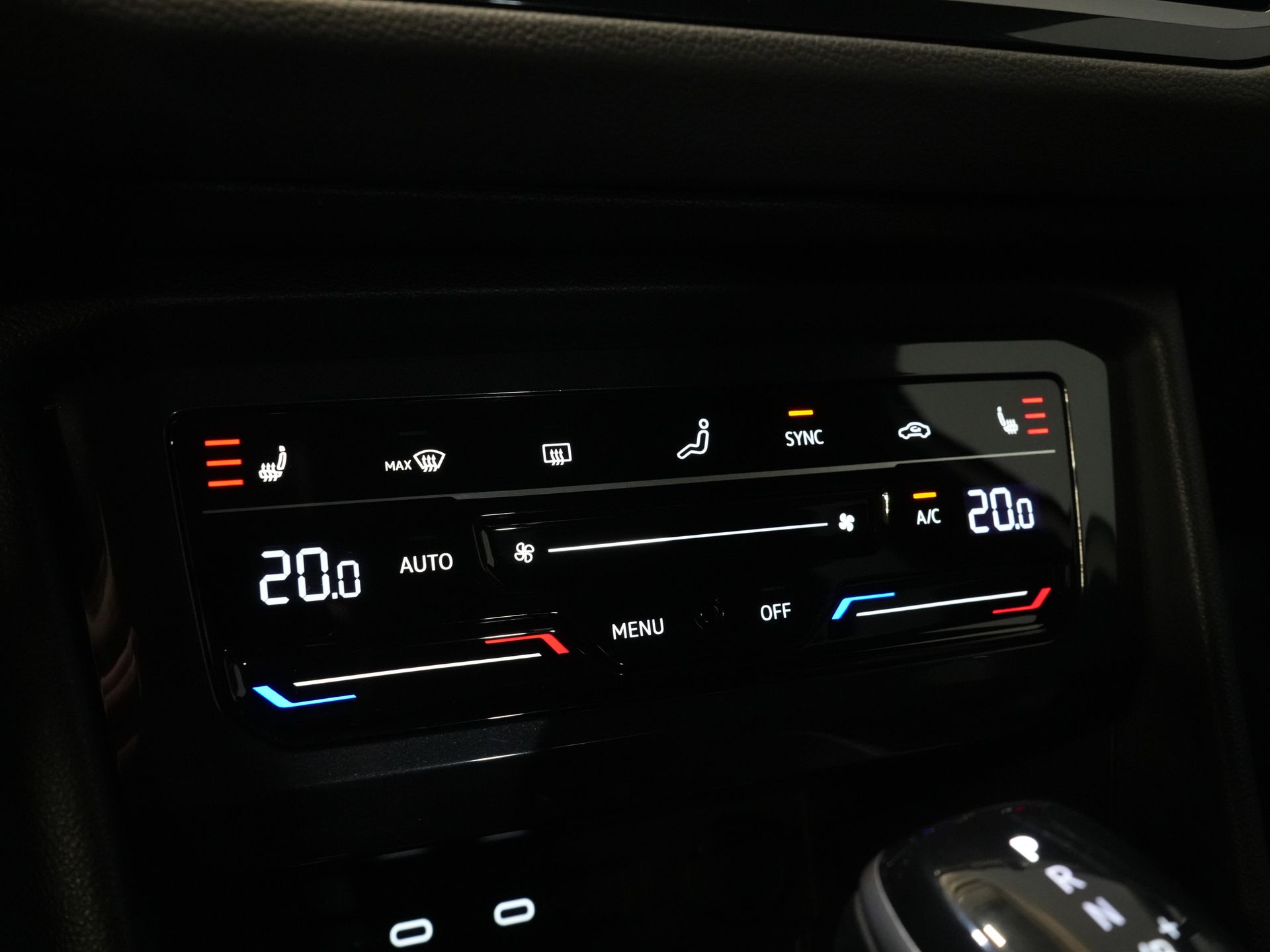 Volkswagen Tiguan SUV 1.4 TSI eHybrid R-Line (DEMO) Pano/ IQ-Light/ Head-Up/ Elek.Trekhaak/ Elek.Klep/ Adapt.Cruise/ Parelmoer/ Stoelverw./ Climate/ C 29