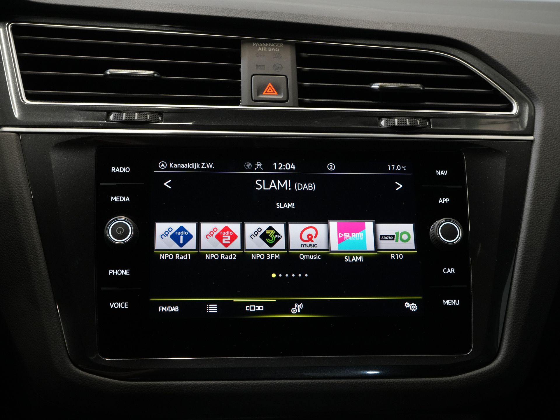 Volkswagen Tiguan SUV 1.4 TSI eHybrid R-Line (DEMO) Pano/ IQ-Light/ Head-Up/ Elek.Trekhaak/ Elek.Klep/ Adapt.Cruise/ Parelmoer/ Stoelverw./ Climate/ C 30