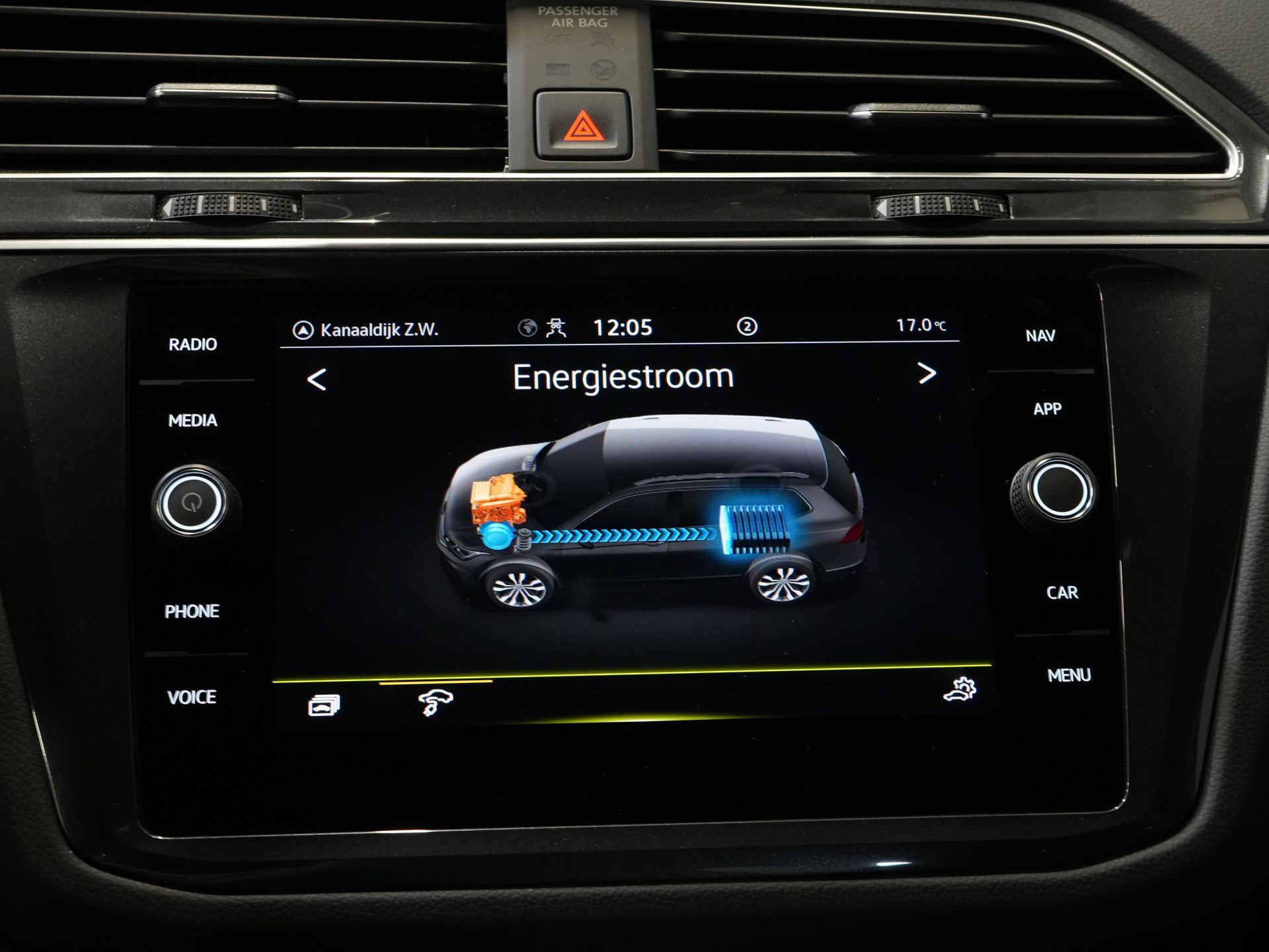 Volkswagen Tiguan SUV 1.4 TSI eHybrid R-Line (DEMO) Pano/ IQ-Light/ Head-Up/ Elek.Trekhaak/ Elek.Klep/ Adapt.Cruise/ Parelmoer/ Stoelverw./ Climate/ C 32