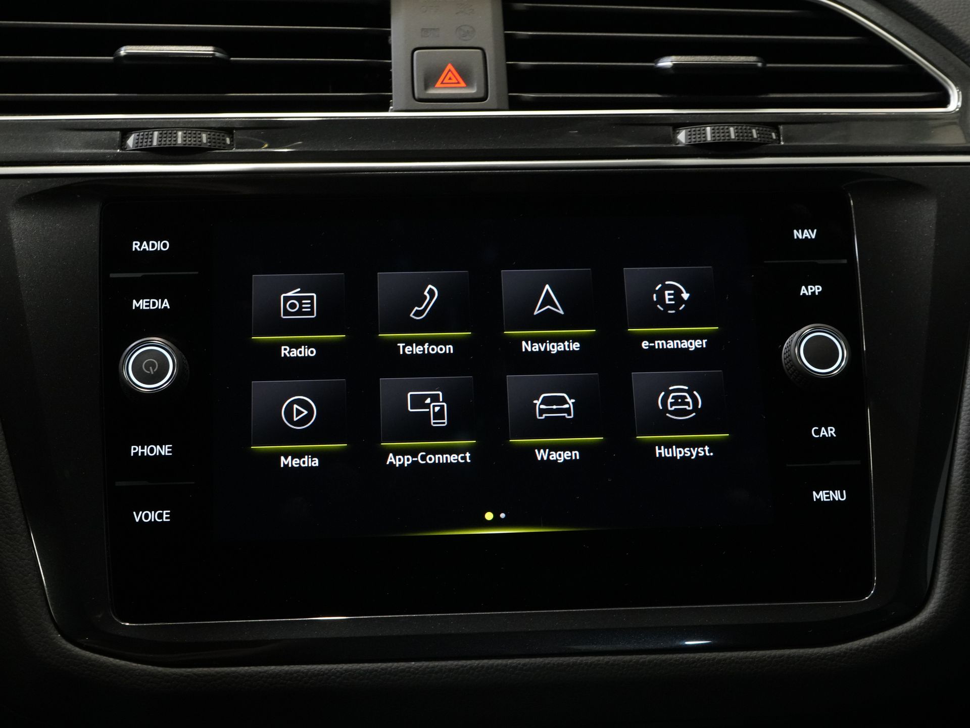 Volkswagen Tiguan SUV 1.4 TSI eHybrid R-Line (DEMO) Pano/ IQ-Light/ Head-Up/ Elek.Trekhaak/ Elek.Klep/ Adapt.Cruise/ Parelmoer/ Stoelverw./ Climate/ C 33