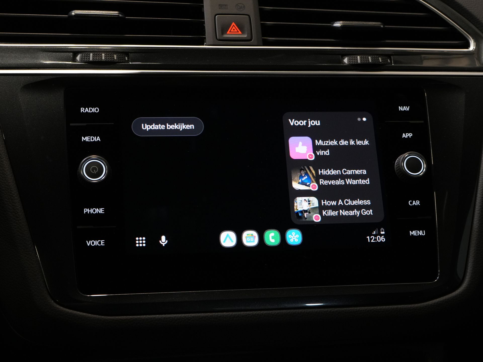 Volkswagen Tiguan SUV 1.4 TSI eHybrid R-Line (DEMO) Pano/ IQ-Light/ Head-Up/ Elek.Trekhaak/ Elek.Klep/ Adapt.Cruise/ Parelmoer/ Stoelverw./ Climate/ C 34