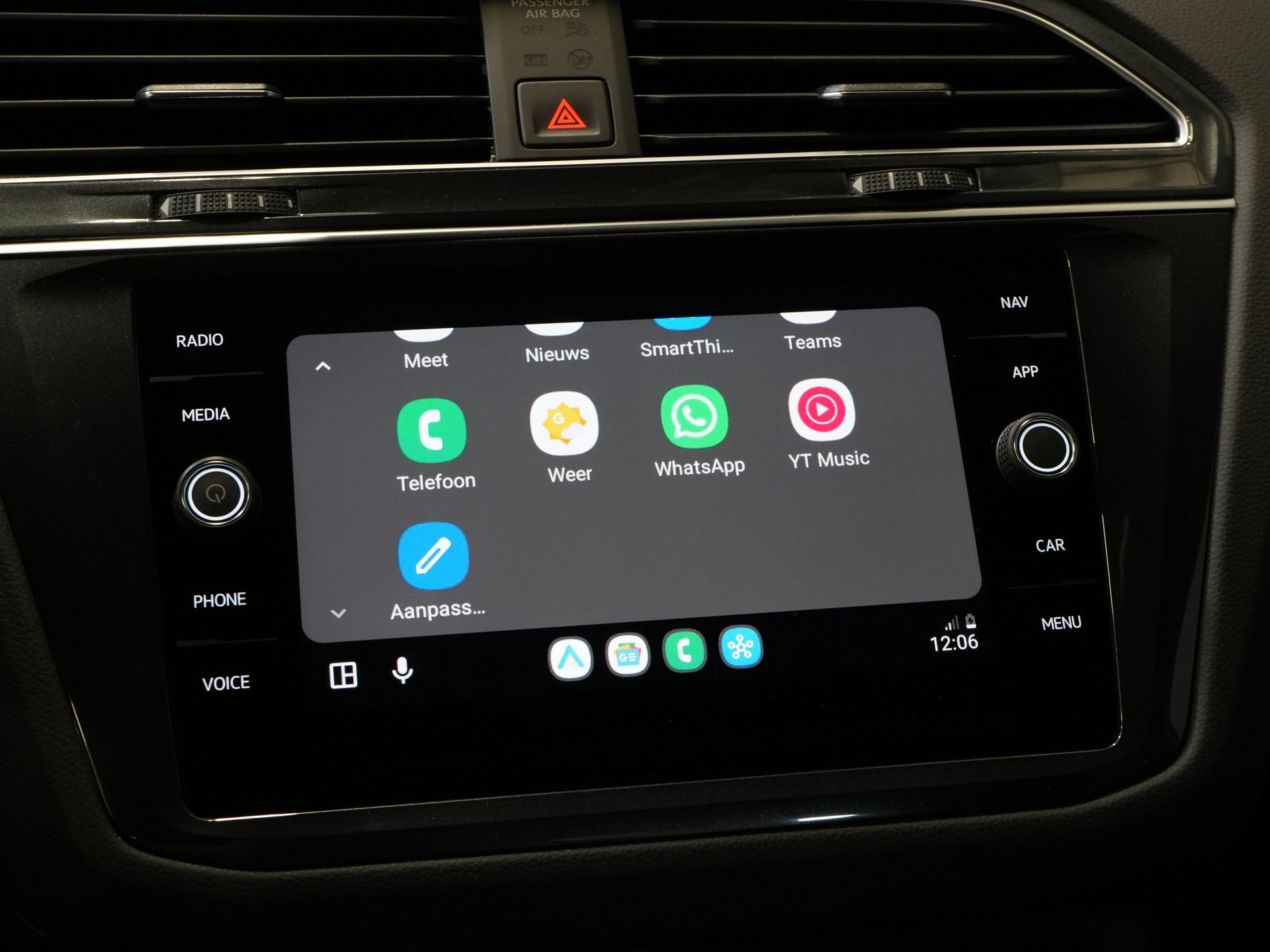 Volkswagen Tiguan SUV 1.4 TSI eHybrid R-Line (DEMO) Pano/ IQ-Light/ Head-Up/ Elek.Trekhaak/ Elek.Klep/ Adapt.Cruise/ Parelmoer/ Stoelverw./ Climate/ C 35