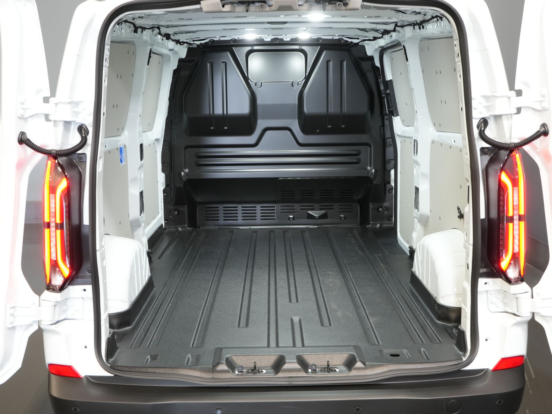 Ford E-Transit Custom Bestelbus L2 330 km WLTP Garantie t/m 2028/ LED/ Snellader/ Standkachel/ Stoelverw./ Stuurverw./ Carplay/ Camera/ PDC/ Climate/ Cruise 14