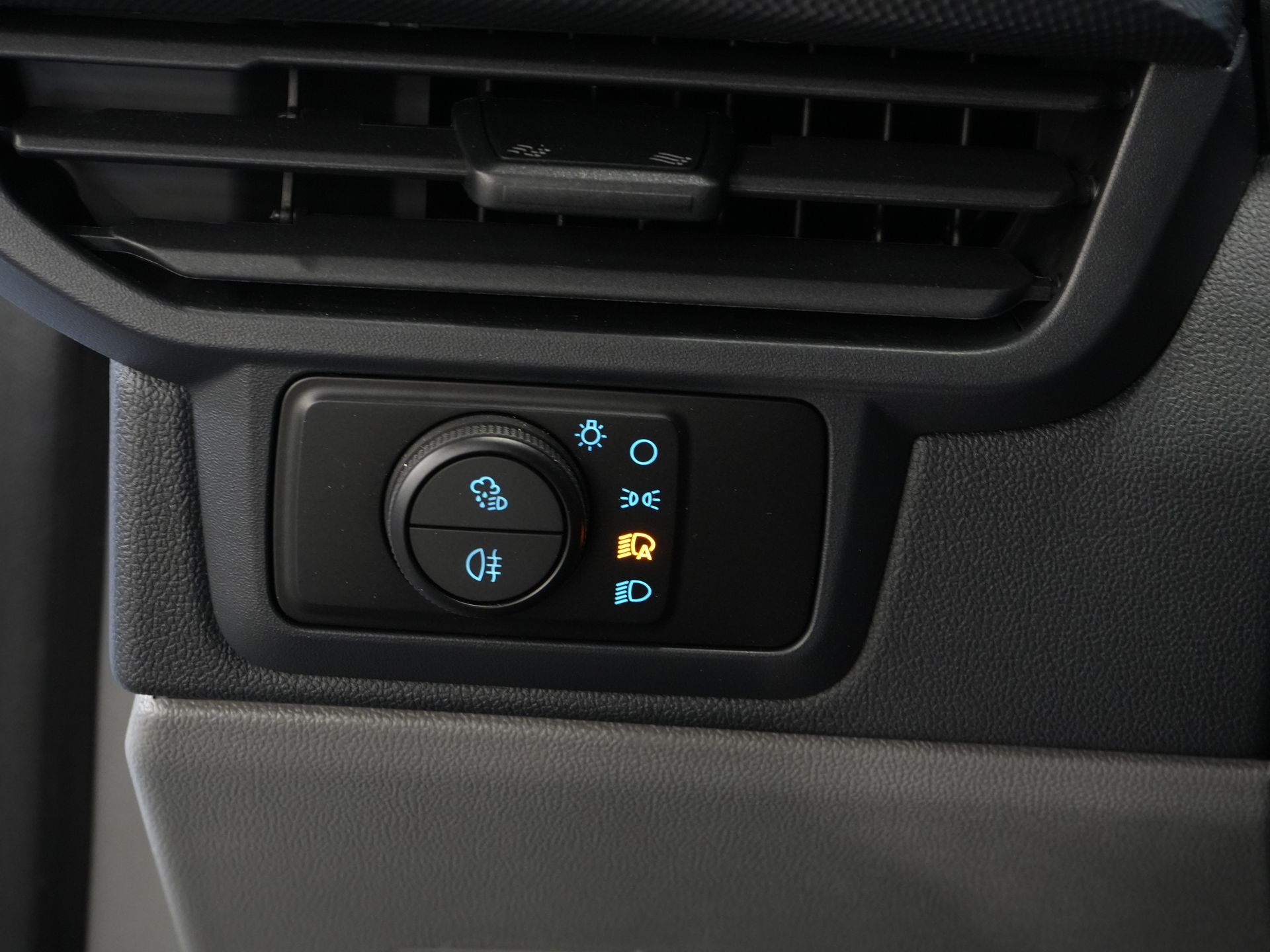 Ford E-Transit Custom Bestelbus L2 330 km WLTP Garantie t/m 2028/ LED/ Snellader/ Standkachel/ Stoelverw./ Stuurverw./ Carplay/ Camera/ PDC/ Climate/ Cruise 16