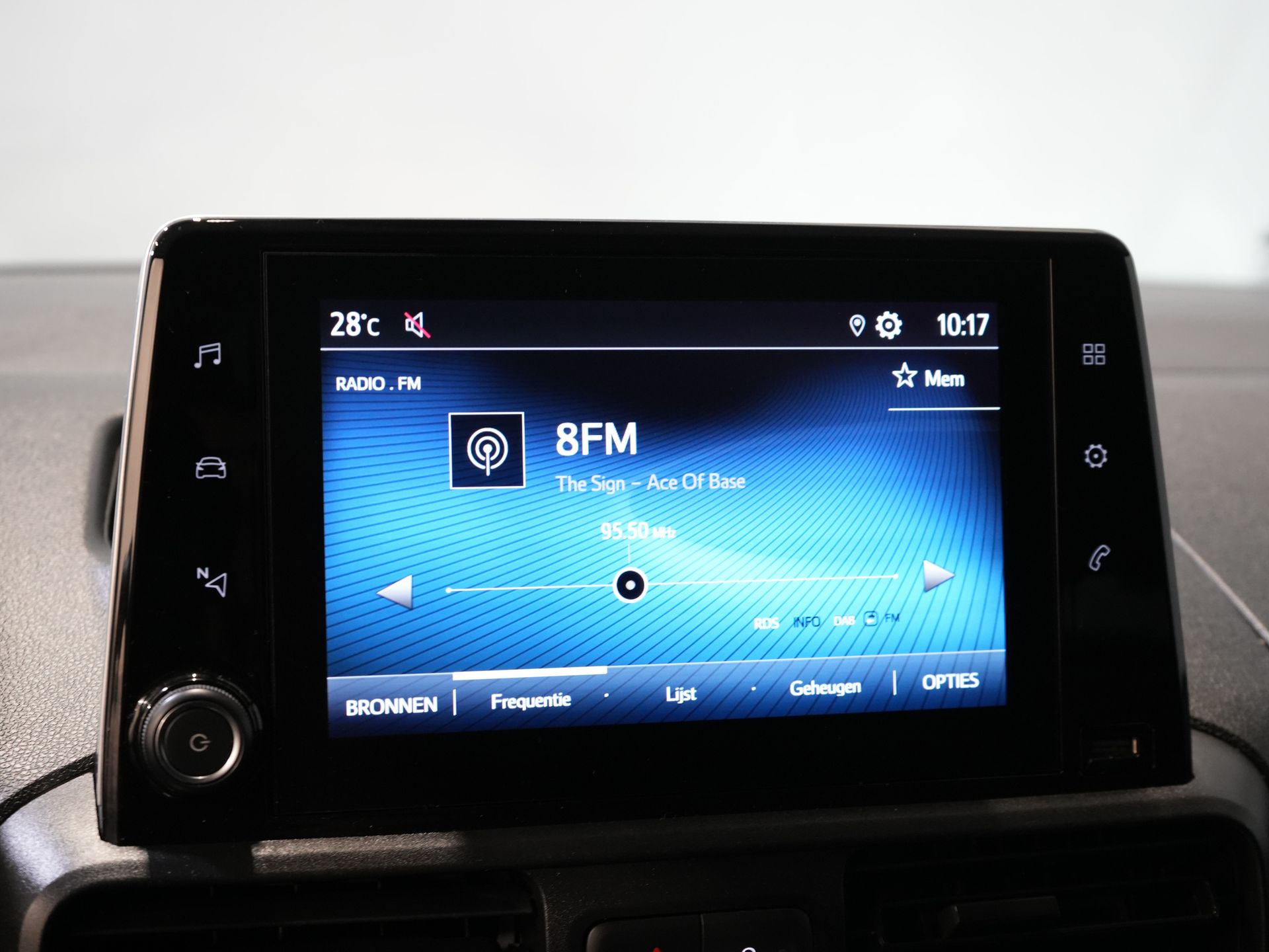 Toyota PROACE CITY Bestelbus 1.5 130 pk Aut. Carplay/ 3Pers./ Stoelverw./ Inrichting/ Camera/ Cruise/ Airco/ PDC/ Trekhaak 27