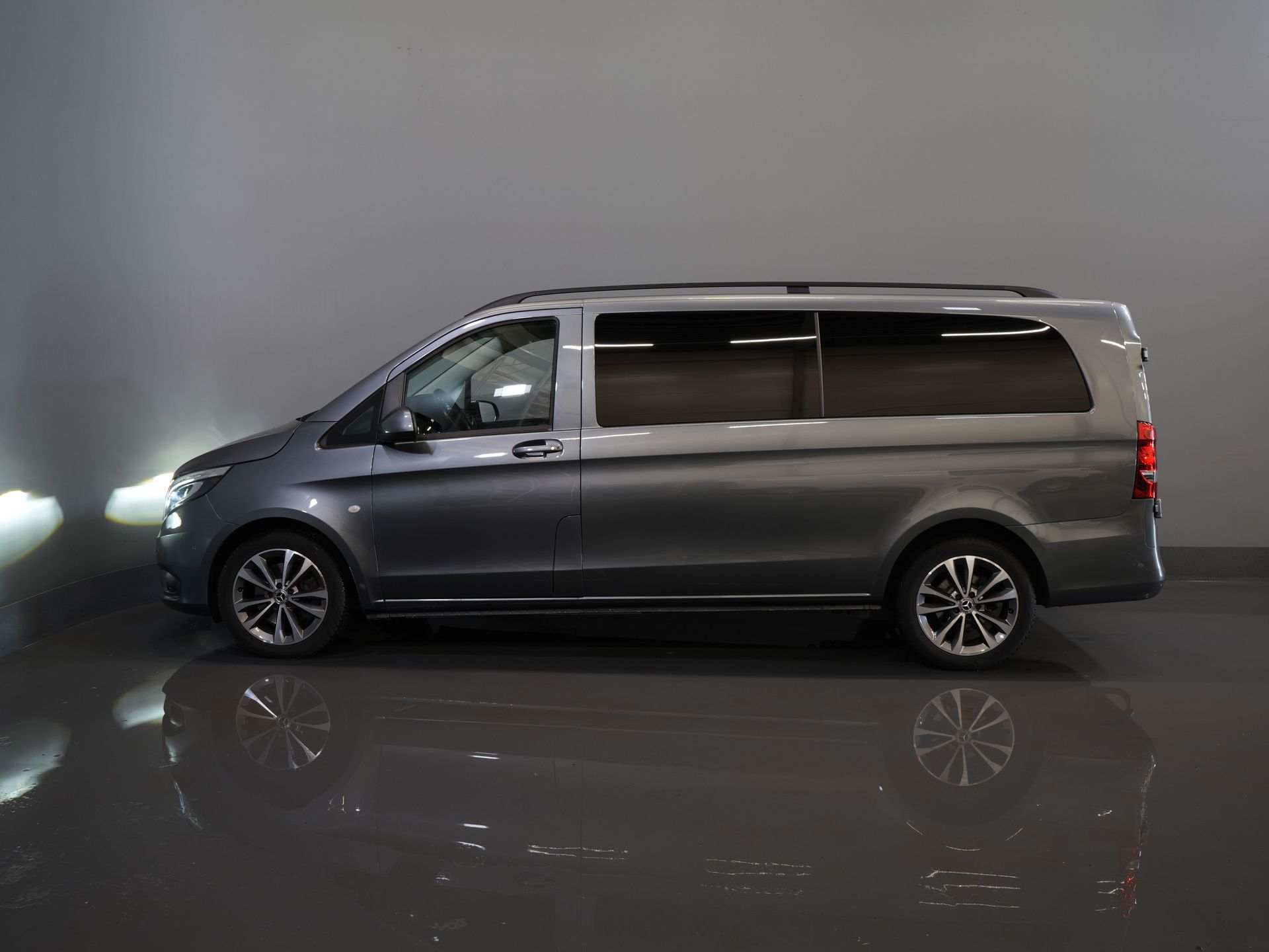 Mercedes-Benz Vito Bestelbus 119 CDI Aut. XL L3 DC Dubbel Cabine/ LED/ 2.5t Trekverm./ Alarm III/ Stoelverw./ Carplay/ Navi/ Camera/ Climate/ Cruise/ PDC/ 18 9