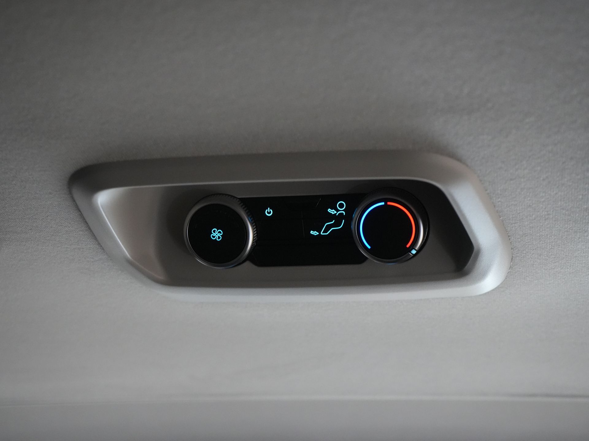 Ford E-Transit Custom Personenvervoer 320 km WLTP L2 Combi/ Kombi/ 9 pers./ LED/ Standkachel/ Stoelverw/ Stuurverw./ Carplay/ Camera/ Climate/ PDC/ Cruise 27