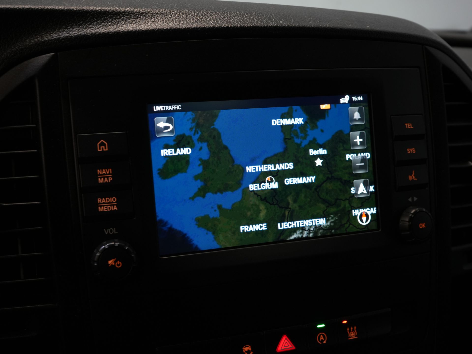 Mercedes-Benz Vito Bestelbus 119 CDI Aut. L3 LED/ Carplay/ Stoelverw./ Standkachel/ Navi/ Cruise/ Camera/ Airco/ 17”LMV/ PDC/ Dakdragers/ Trekhaak 24