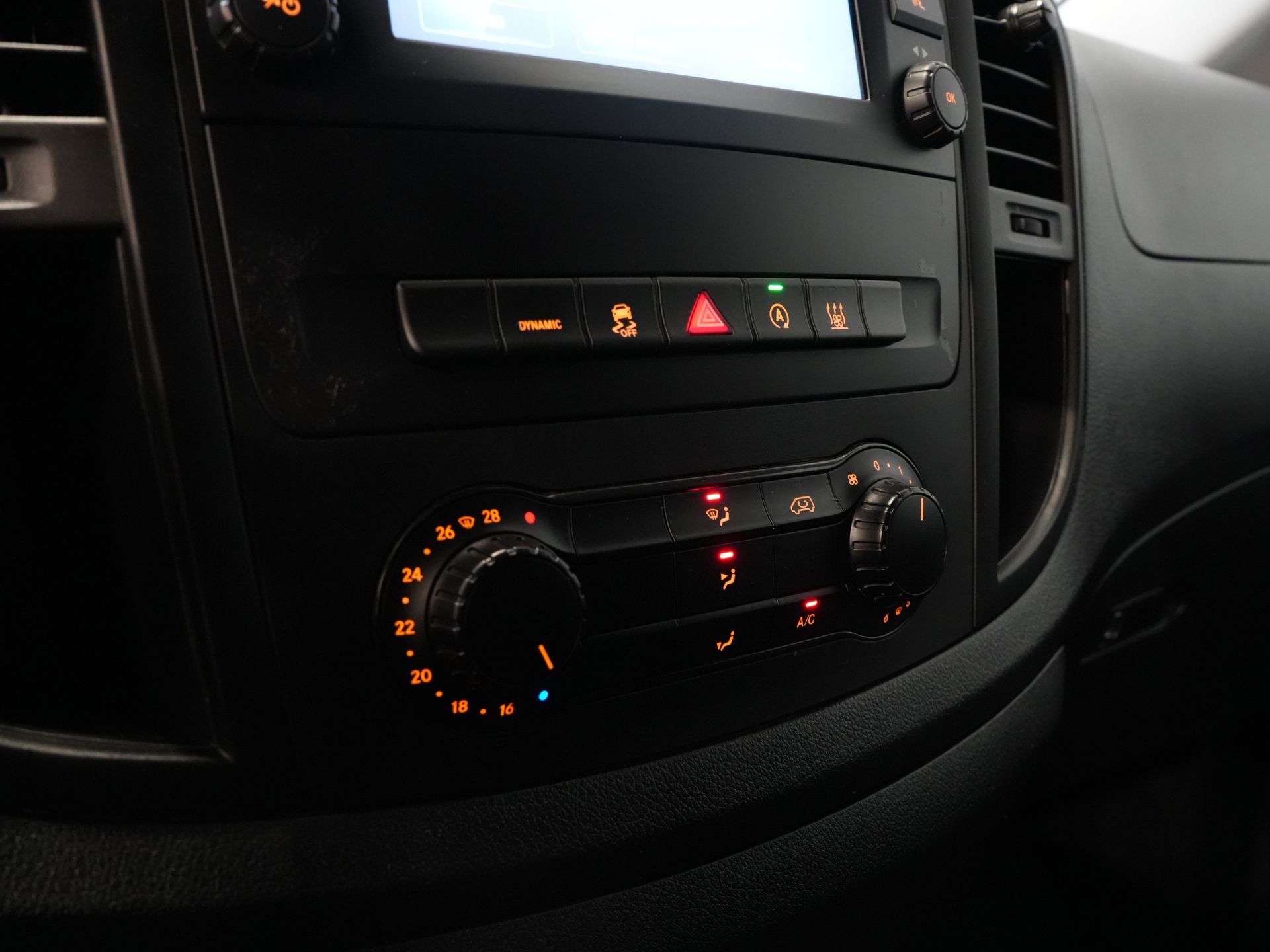 Mercedes-Benz Vito Bestelbus 119 CDI Aut. L3 LED/ Carplay/ Stoelverw./ Standkachel/ Navi/ Cruise/ Camera/ Airco/ 17”LMV/ PDC/ Dakdragers/ Trekhaak 23