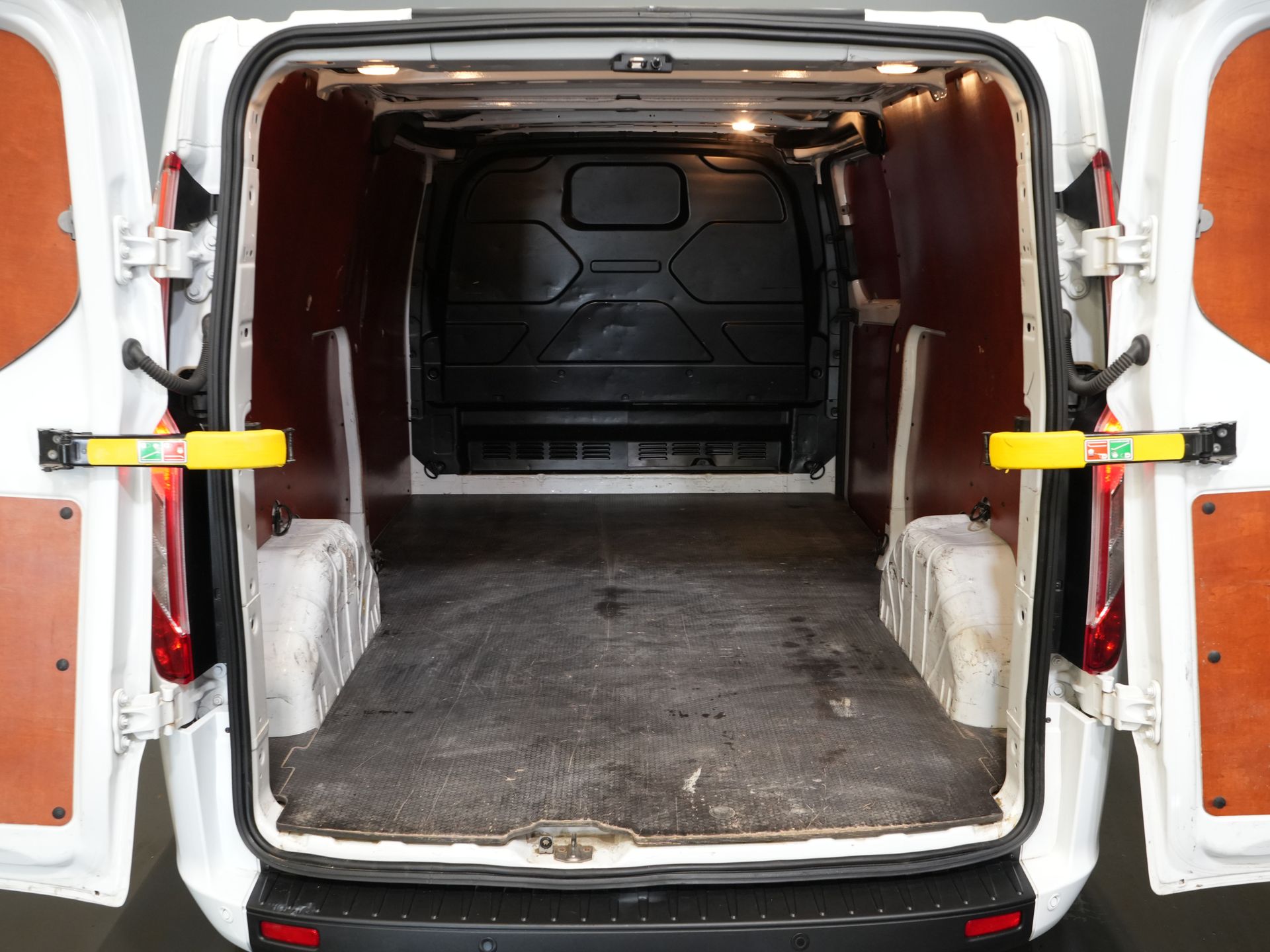 Ford Transit Custom Bestelbus 2.0 TDCI L2 130 pk Trend 2.8t Trekverm./ Cruise/ PDC V+A/ DAB/ Airco 14