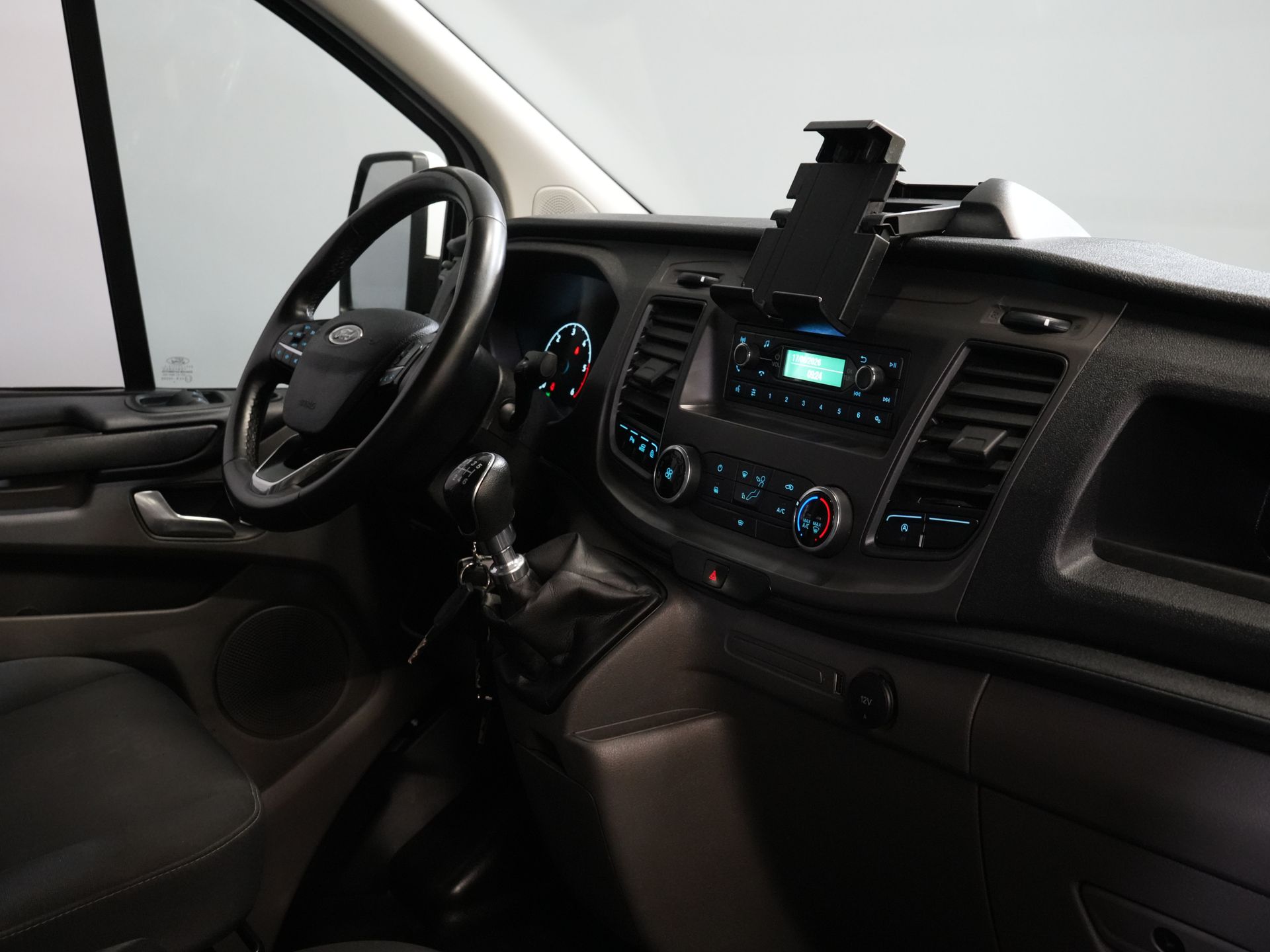 Ford Transit Custom Bestelbus 2.0 TDCI L2 130 pk Trend 2.8t Trekverm./ Cruise/ PDC V+A/ DAB/ Airco 2