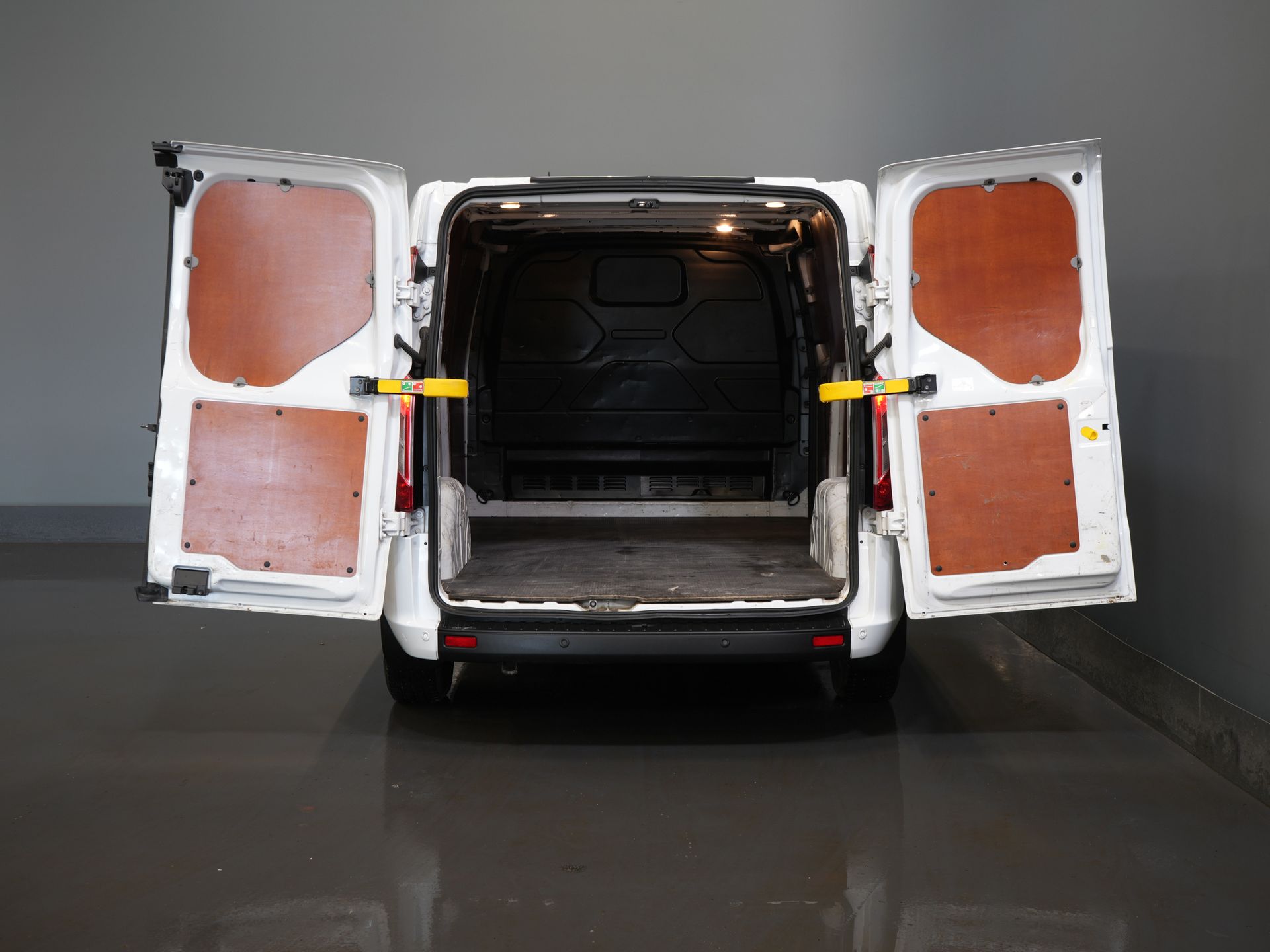 Ford Transit Custom Bestelbus 2.0 TDCI L2 130 pk Trend 2.8t Trekverm./ Cruise/ PDC V+A/ DAB/ Airco 4