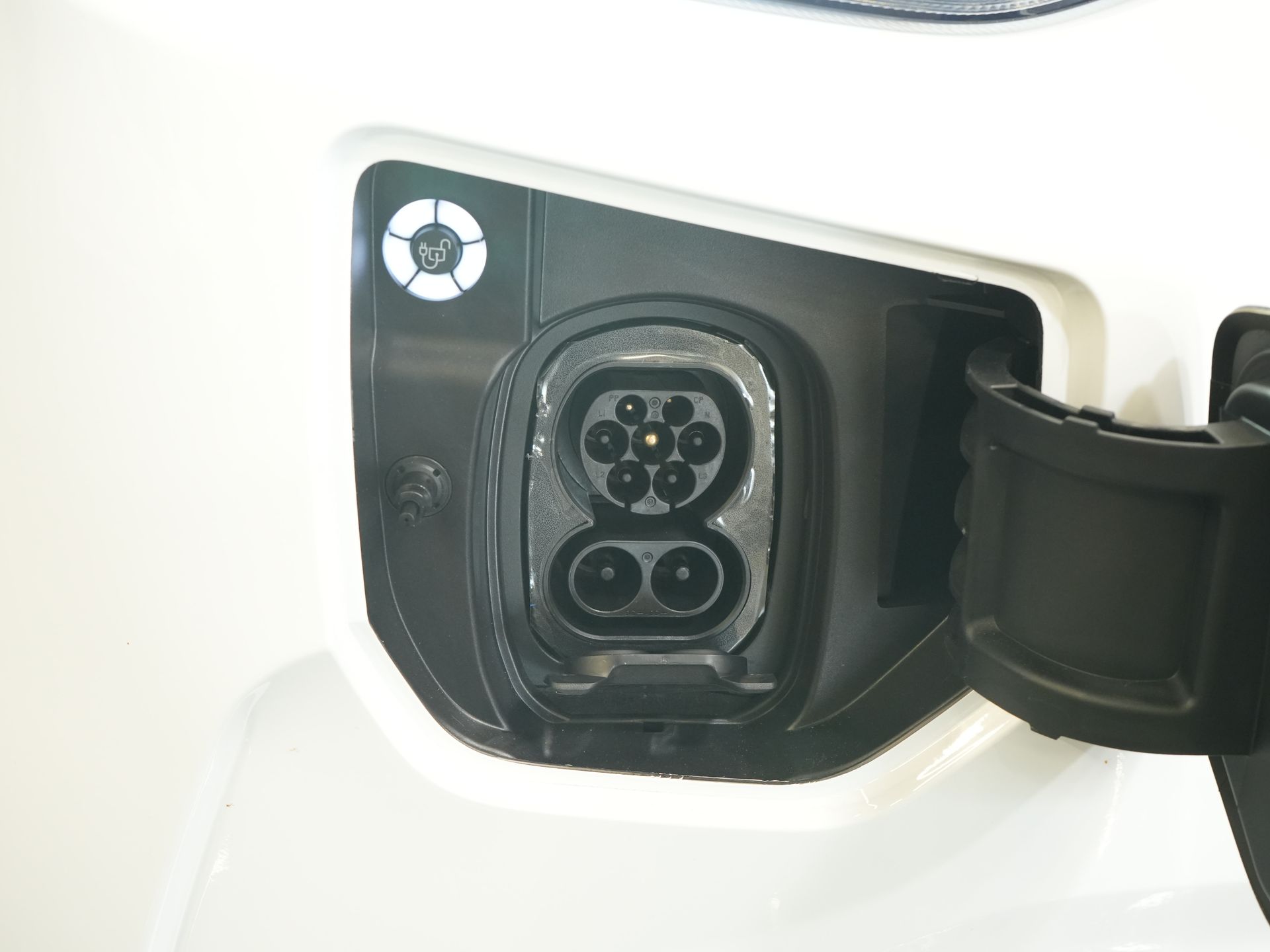 Ford E-Transit Custom Personenvervoer Kombi Trend 71kWh 360 km WLTP (Excl. BTW/Incl. BPM) LED/ Standkachel/ Stoelverw./ Stuurverw./ Carplay/ 9 P/ 9 Persoons/ Combi/ C 28