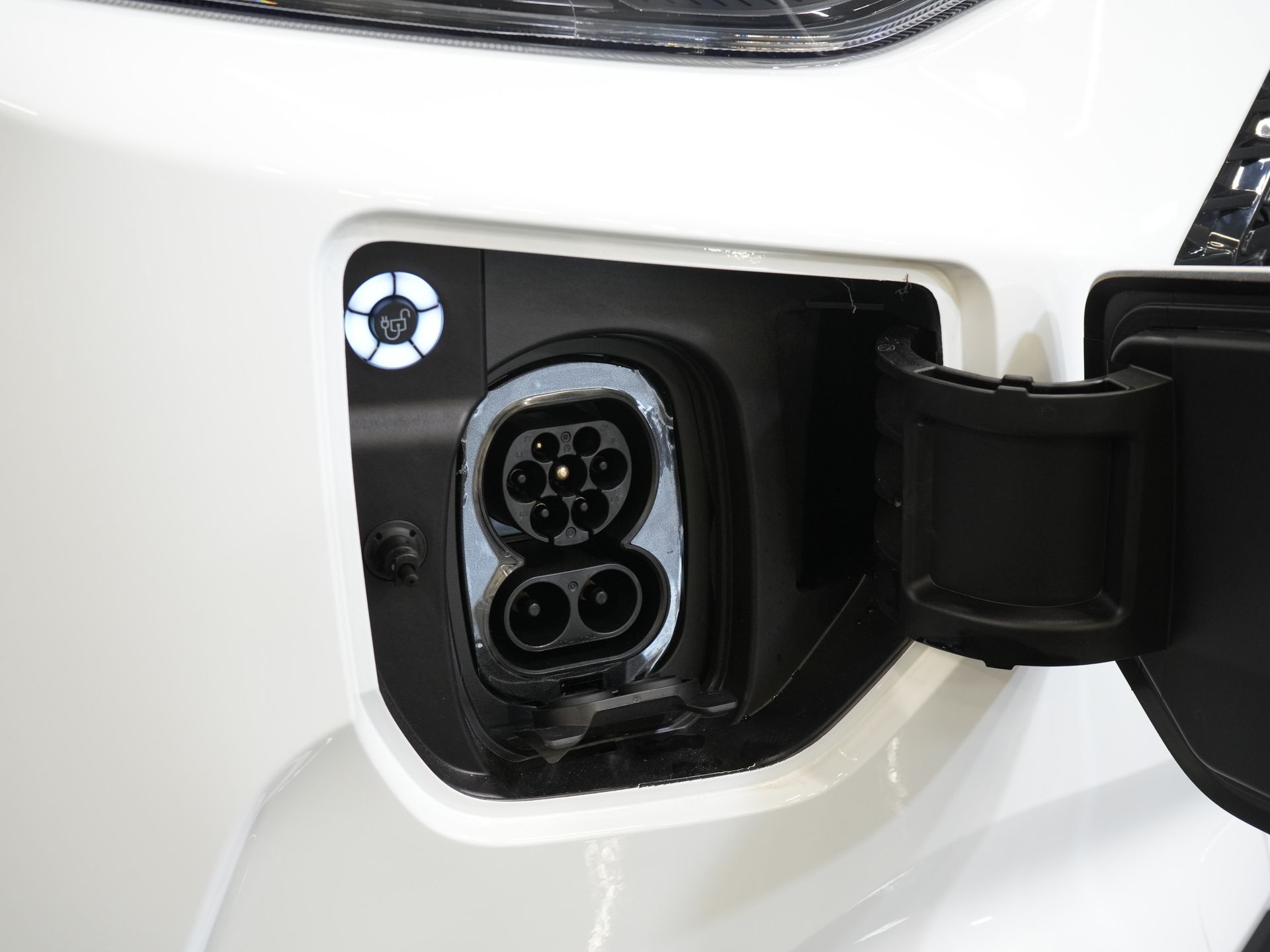 Ford E-Transit Custom Personenvervoer Kombi Trend 71kWh 360 km WLTP (Excl. BTW/Incl. BPM) LED/ Standkachel/ Stoelverw./ Stuurverw./ Carplay/ 9 P/ 9 Persoons/ Combi/ C 32