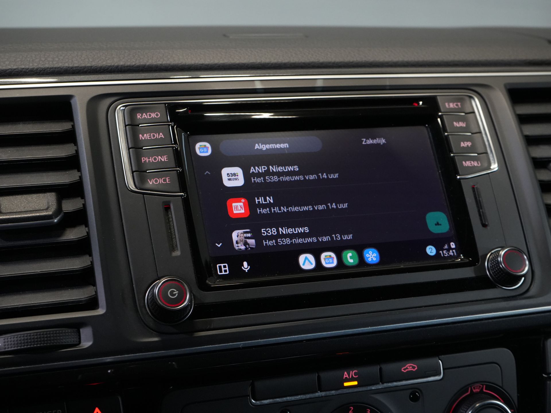Volkswagen Transporter Bestelbus 2.0 TDI 150 pk DSG Aut. L2 LED/ Adapt.Cruise/ Alarm III/ 2.5t trekverm./ Carplay/ Navi/ Camera/ PDC/ LMV/ Airco 25