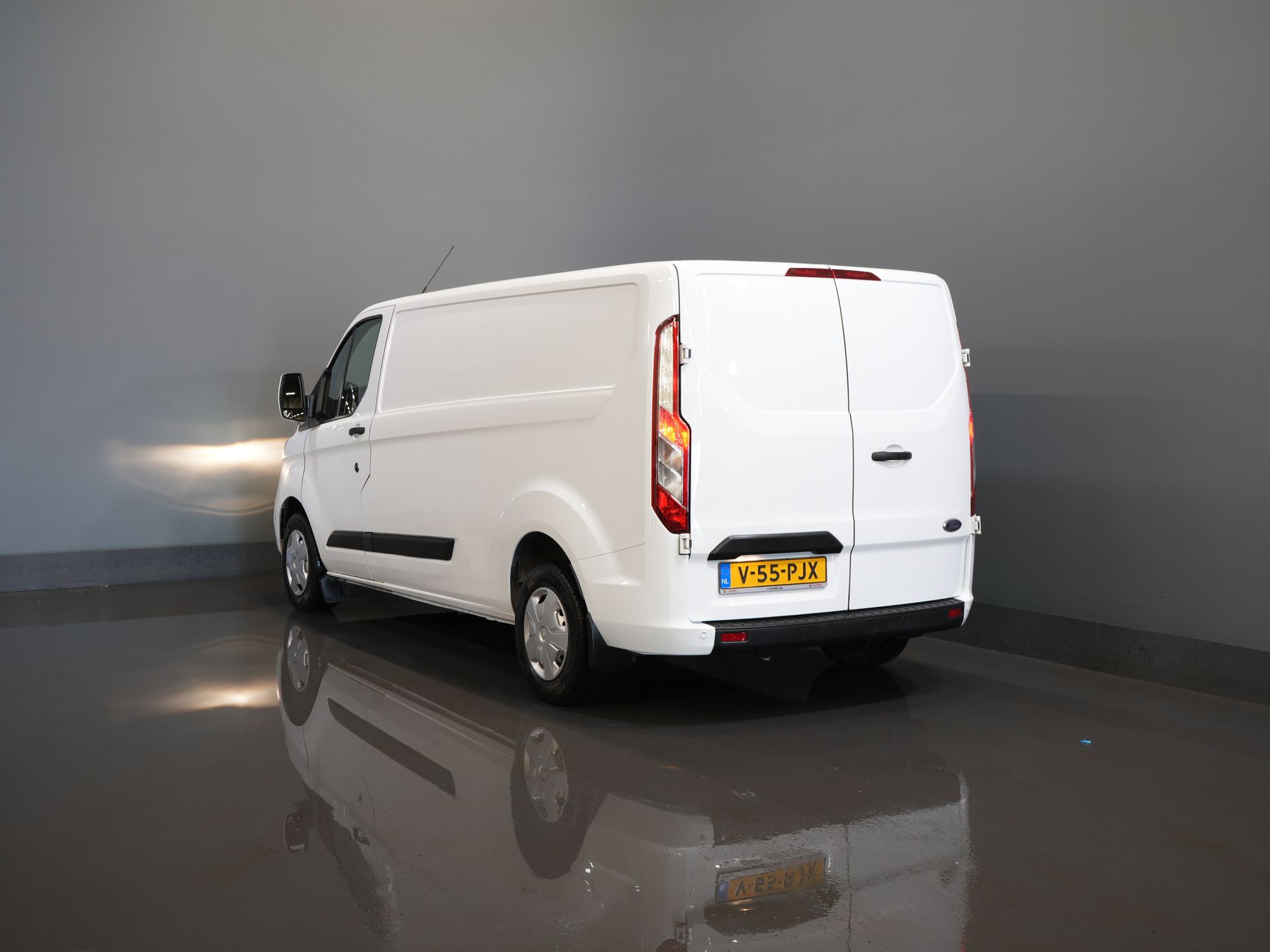 Ford Transit Custom Bestelbus 2.0 TDCI L2 130 pk Trend 2.8t Trekverm./ Cruise/ PDC V+A/ DAB/ Airco 1