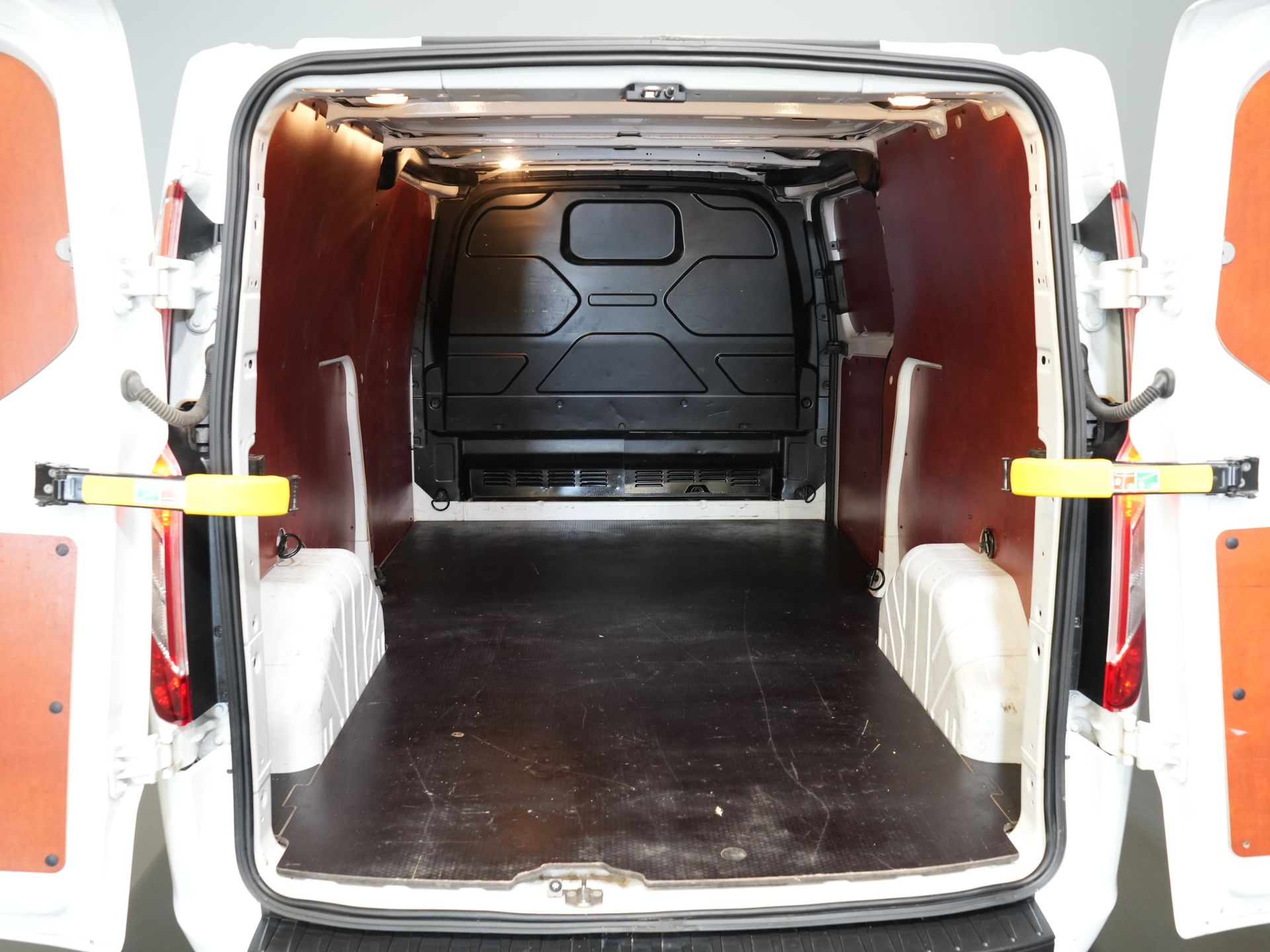 Ford Transit Custom Bestelbus 2.0 TDCI L2 130 pk Trend 2.8t Trekverm./ Cruise/ PDC V+A/ DAB/ Airco 14