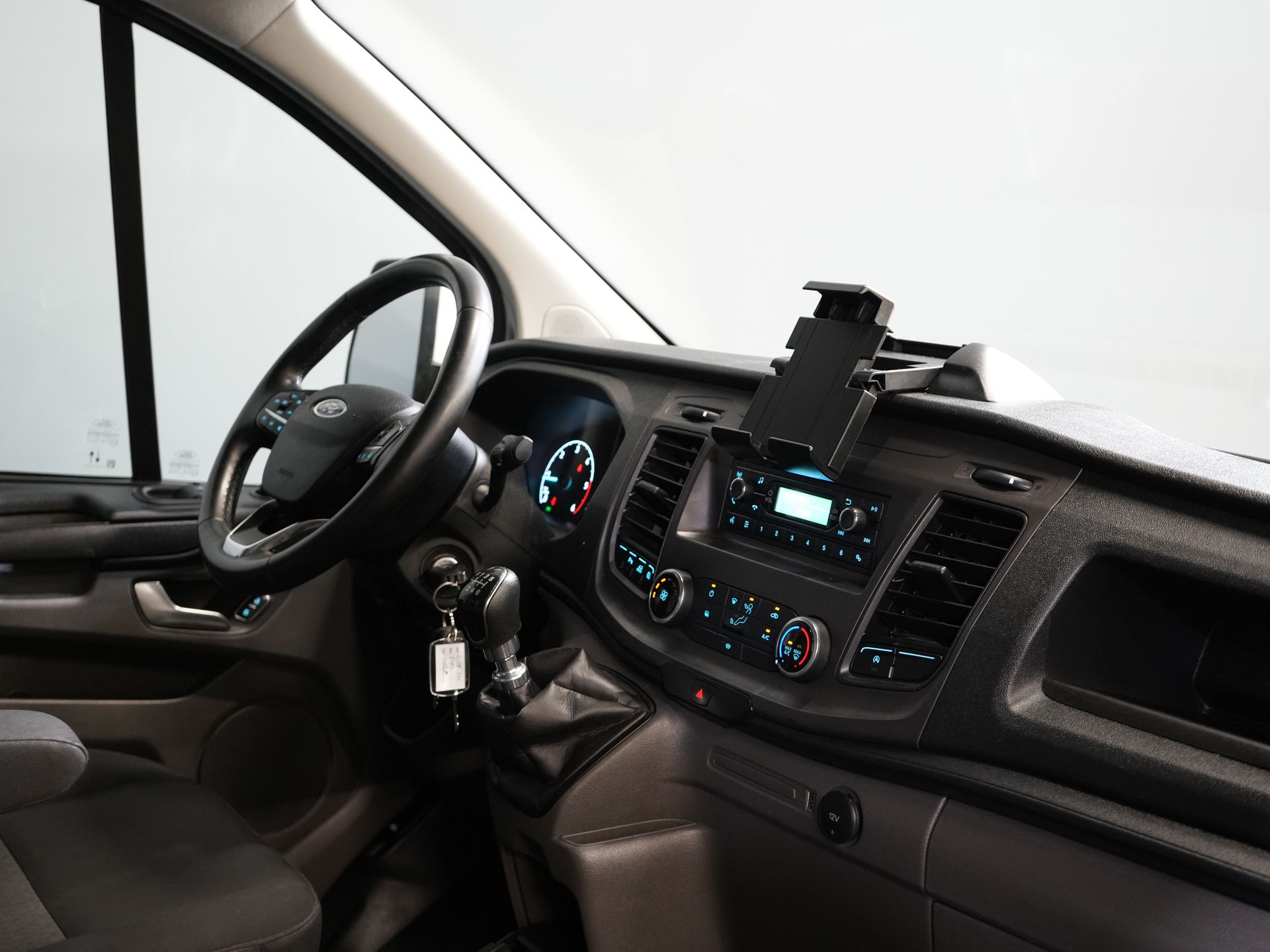 Ford Transit Custom Bestelbus 2.0 TDCI L2 130 pk Trend 2.8t Trekverm./ Cruise/ PDC V+A/ DAB/ Airco 2