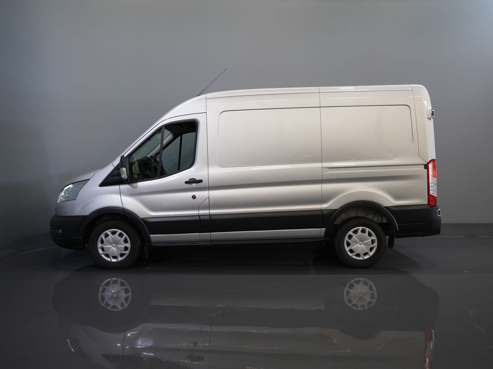 Ford Transit Bestelbus 350 2.0 TDCI 130 pk L2H2 Trend Inrichting/ Cruise/ PDC/ DAB/ Airco 9
