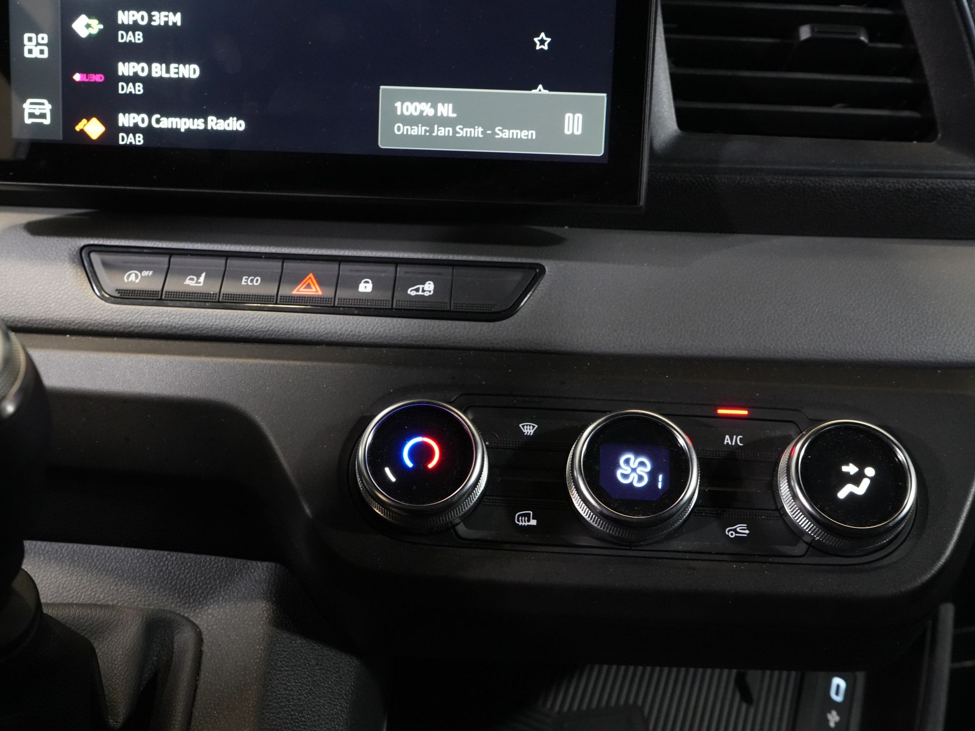 Renault Master Bestelbus 2.0 dCi 150 pk L3H2 LED/ Carplay/ Navi/ Camera/ Airco/ Cruise/ PDC 19