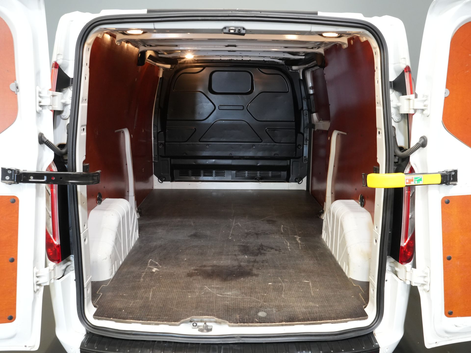 Ford Transit Custom Bestelbus 2.0 TDCI L2 130 pk Trend 2.8t Trekverm./ Cruise/ PDC V+A/ DAB/ Airco 14