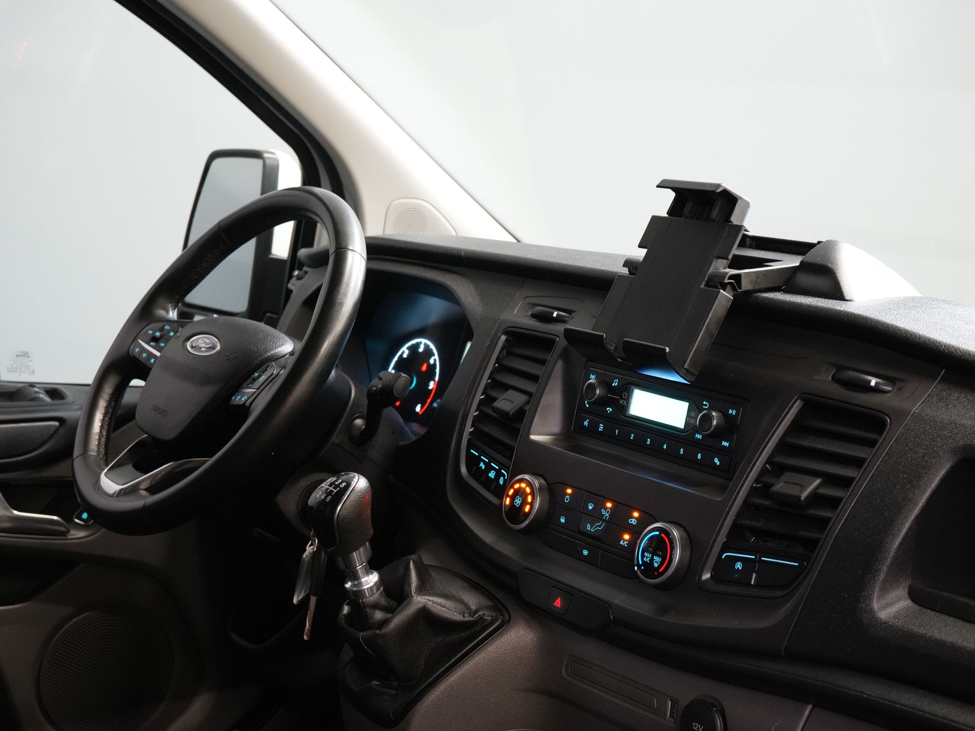 Ford Transit Custom Bestelbus 2.0 TDCI L2 130 pk Trend 2.8t Trekverm./ Cruise/ PDC V+A/ DAB/ Airco 2