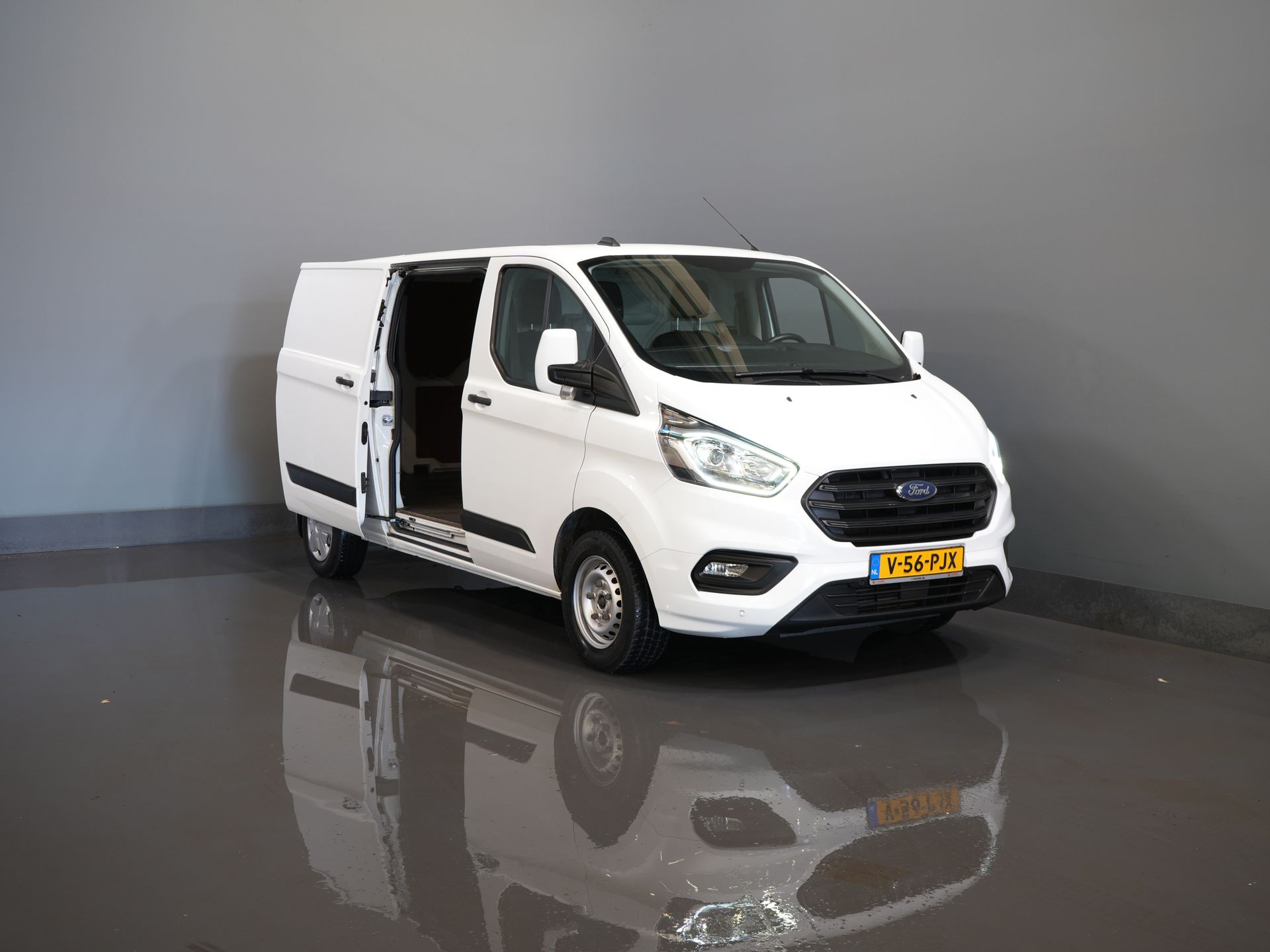 Ford Transit Custom Bestelbus 2.0 TDCI L2 130 pk Trend 2.8t Trekverm./ Cruise/ PDC V+A/ DAB/ Airco 8