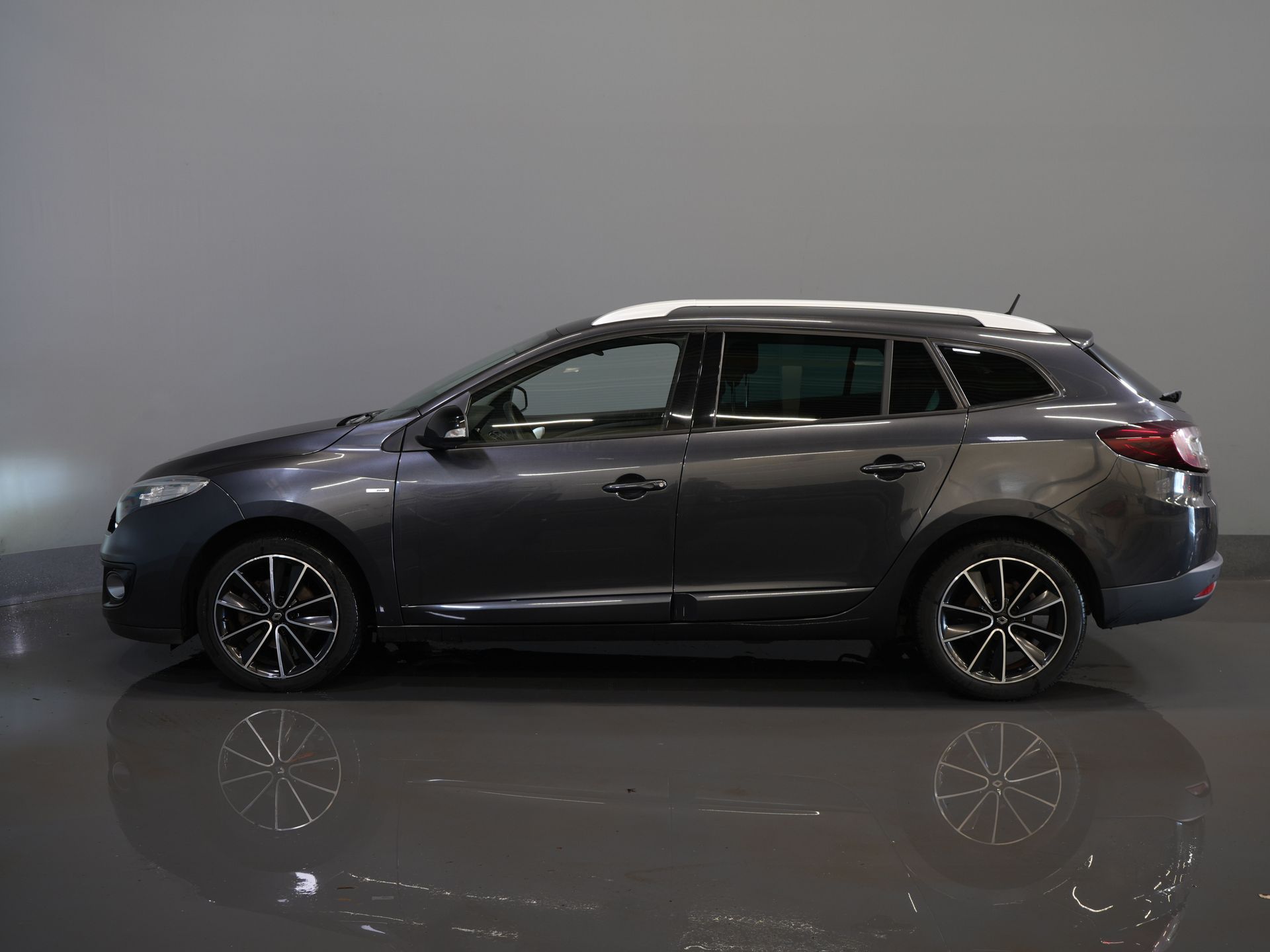 Renault Mégane Stationwagon Estate 1.5 dCi Bose/ Climate/ LMV/ Cruise/ PDC 9