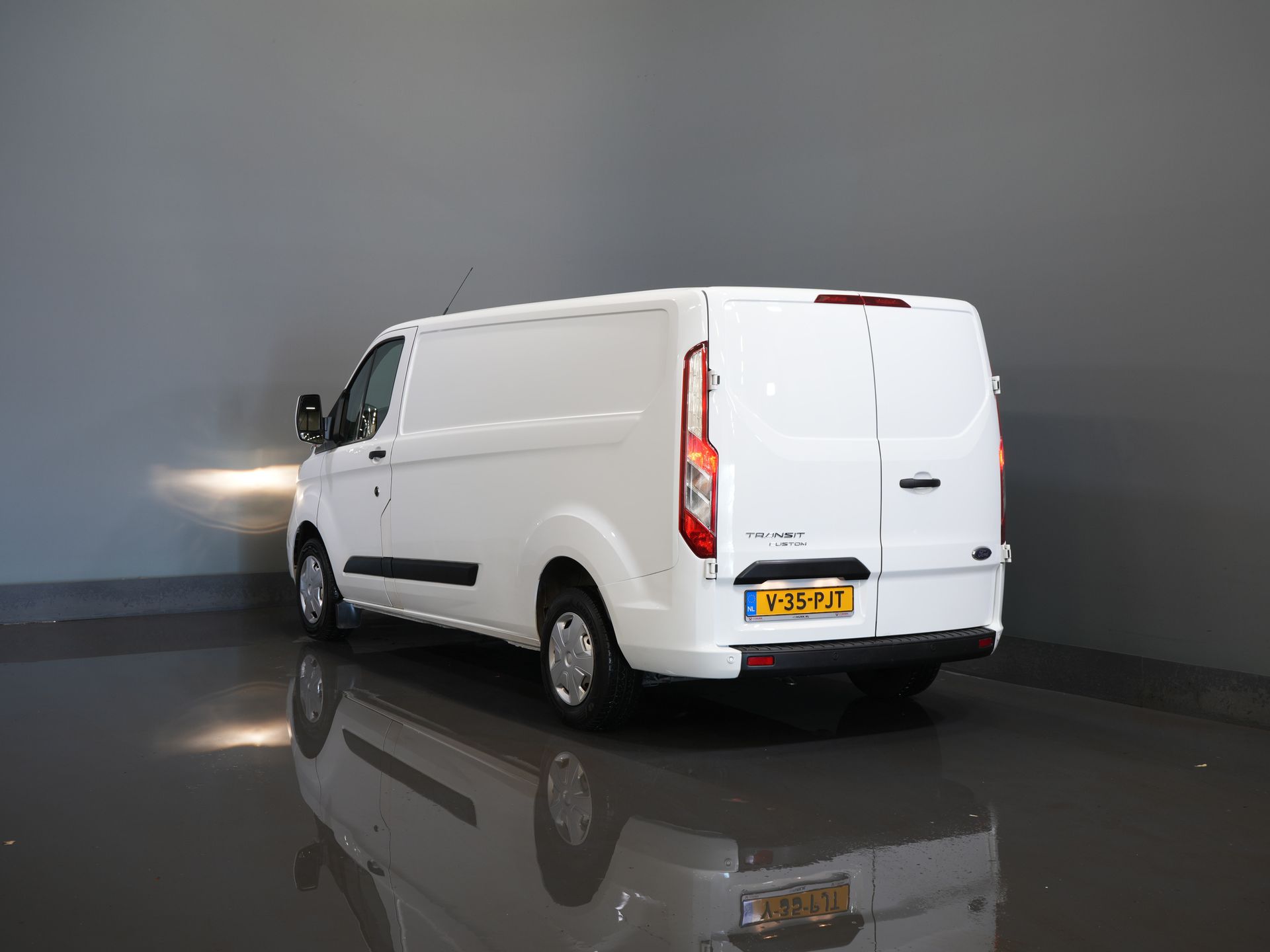 Ford Transit Custom Bestelbus 2.0 TDCI L2 130 pk Trend 2.8t Trekverm./ Cruise/ PDC V+A/ DAB/ Airco 1