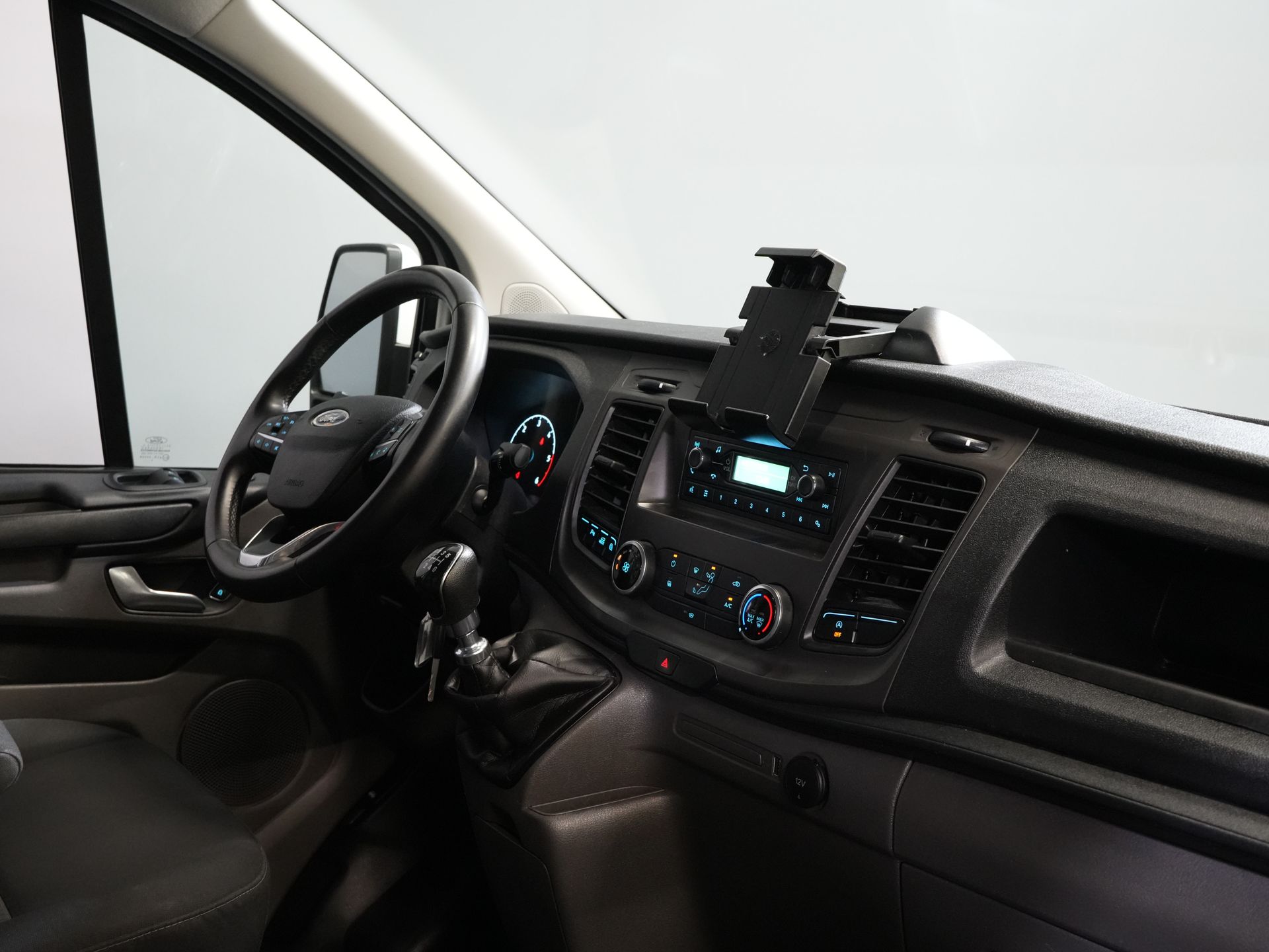 Ford Transit Custom Bestelbus 2.0 TDCI L2 130 pk Trend 2.8t Trekverm./ Cruise/ PDC V+A/ DAB/ Airco 2